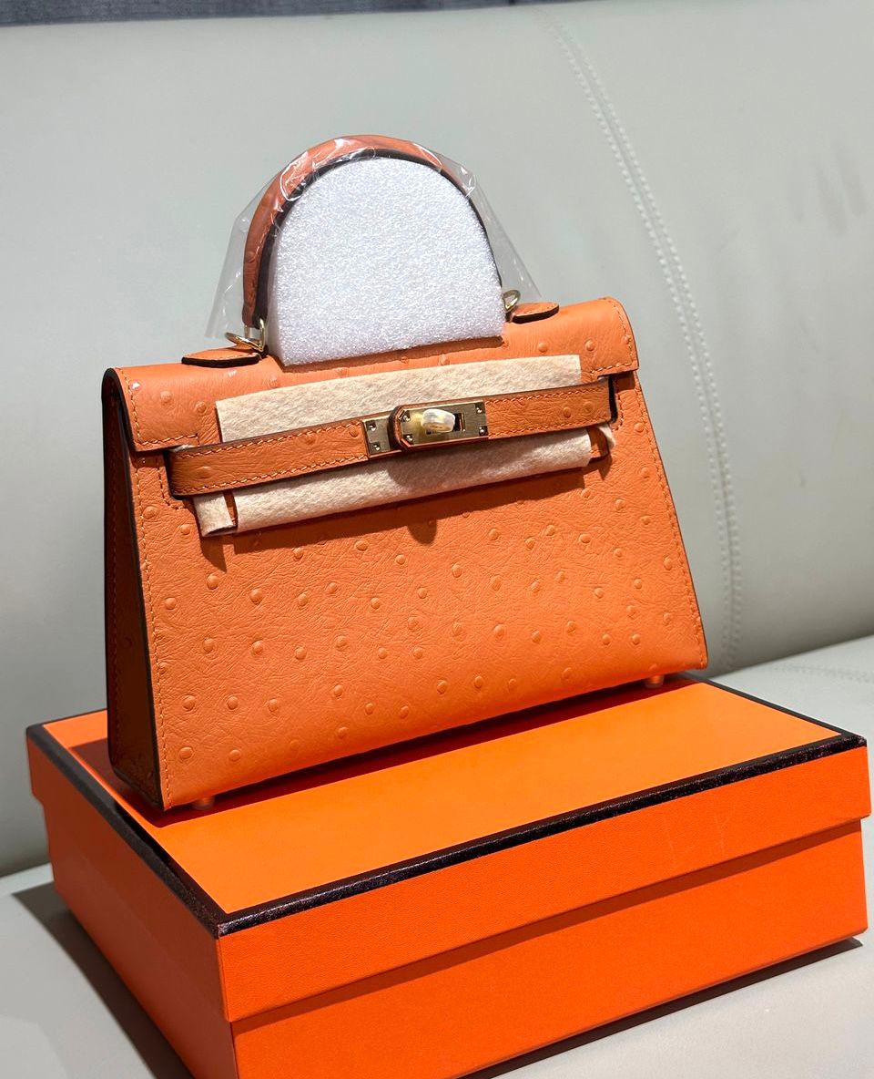 Herm?s Mini Kelly bag in orange ostrich leather. image 1