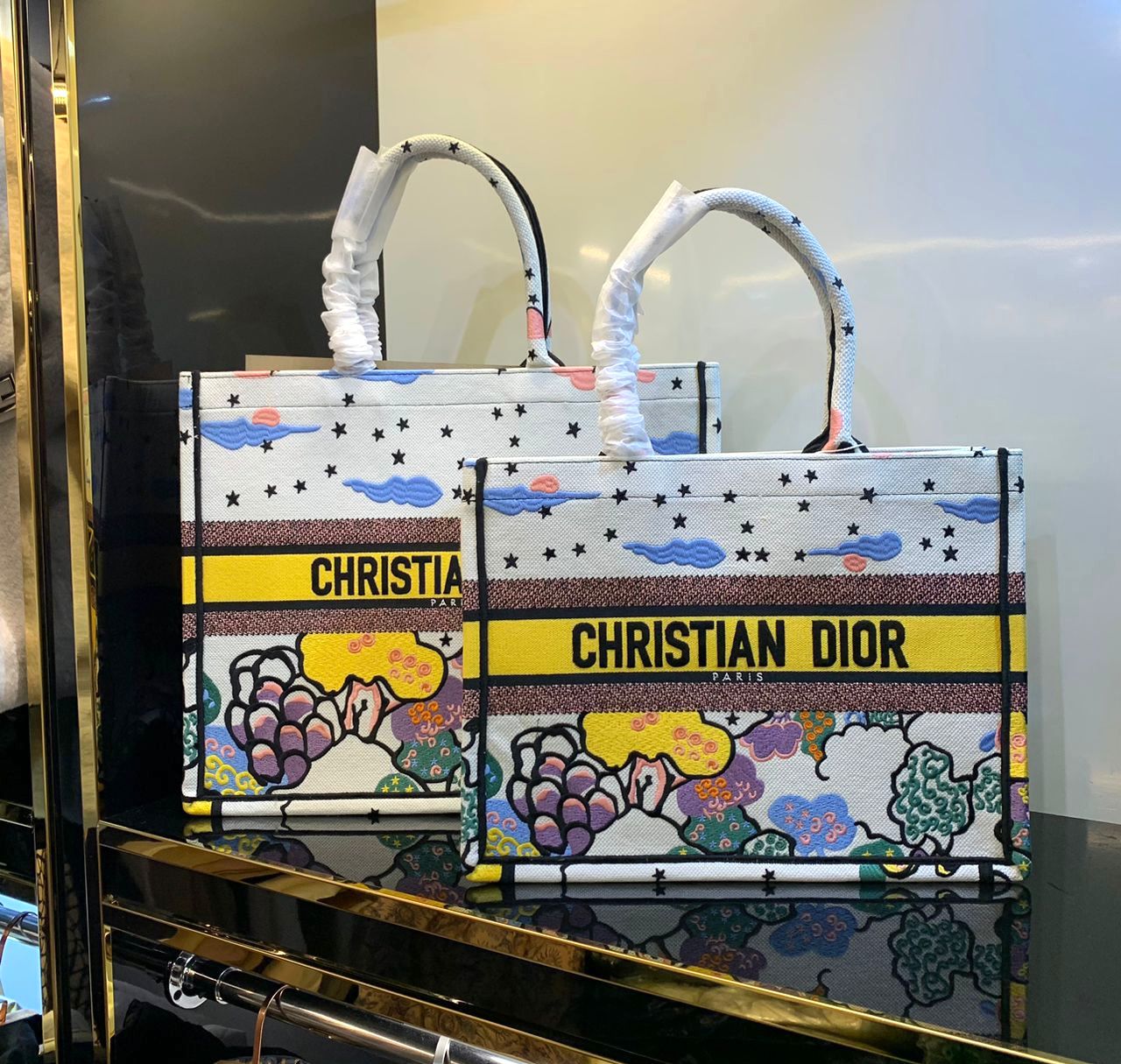 Christian Dior Book Tote bag in white multicolor "Latte Ciel de R?ve Embroidery" motif canvas. image 1
