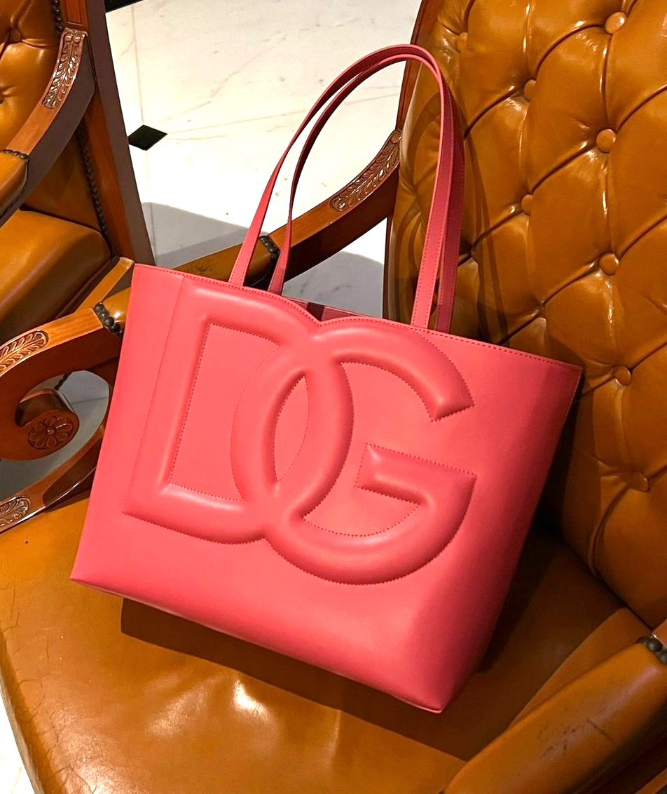 Dolce&Gabbana Medium DG Logo tote bag in calfskin leather and pink. image 1