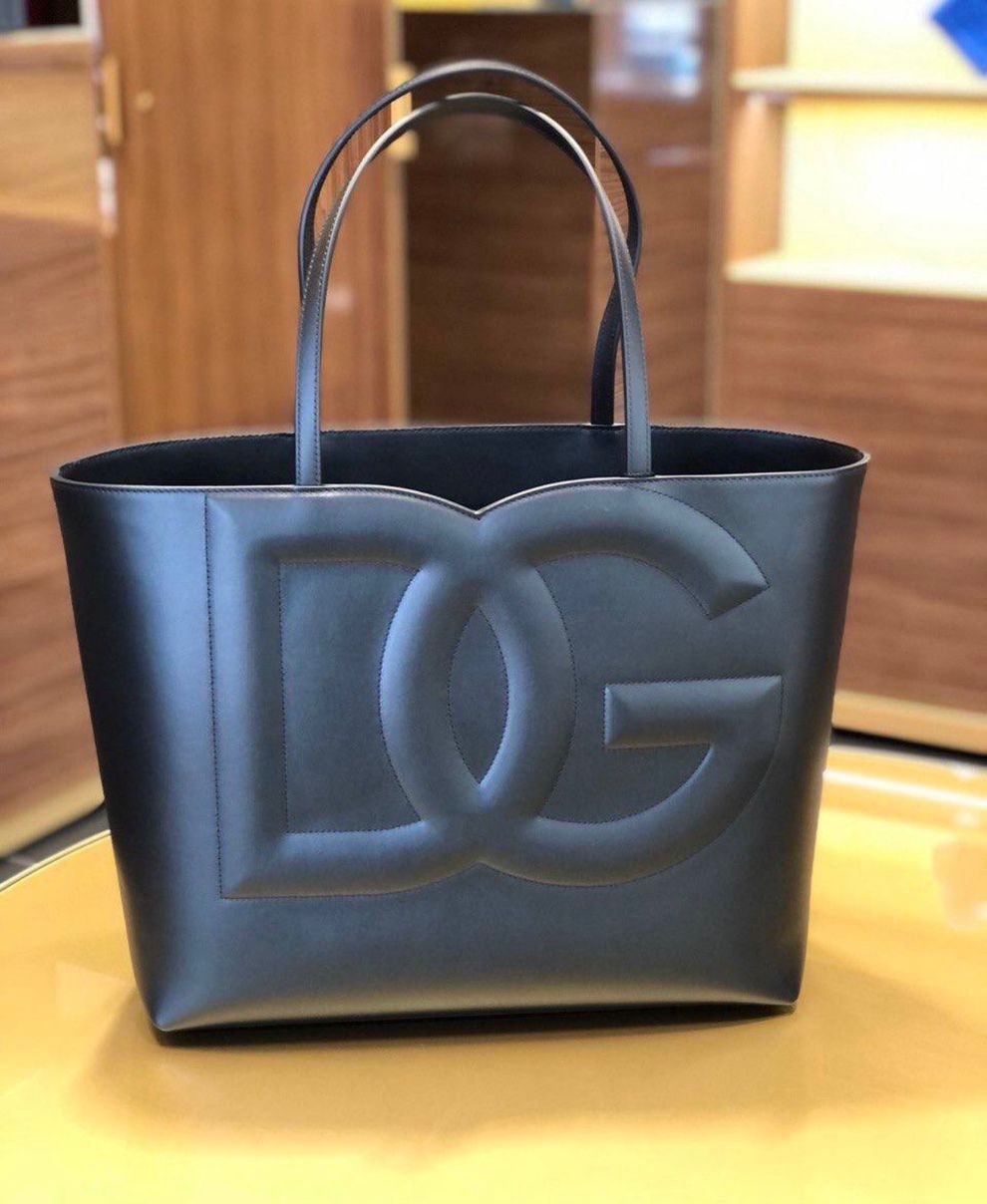 Dolce & Gabbana DG Logo medium smooth calf leather tote bag. image 1