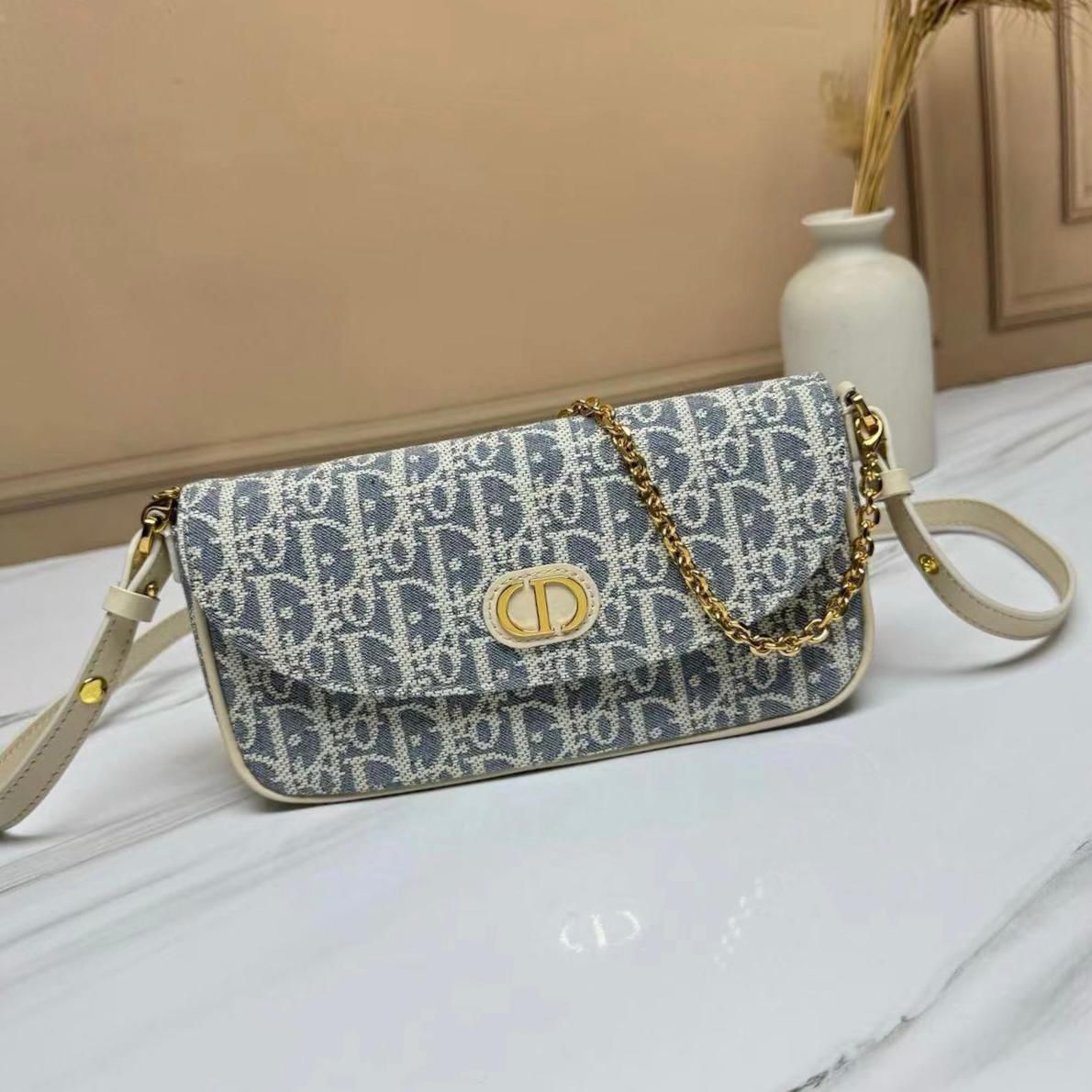 Christian Dior 30 Montaigne Avenue bag in blue Dior Oblique jacquard with gold-finish metal hardware. image 1