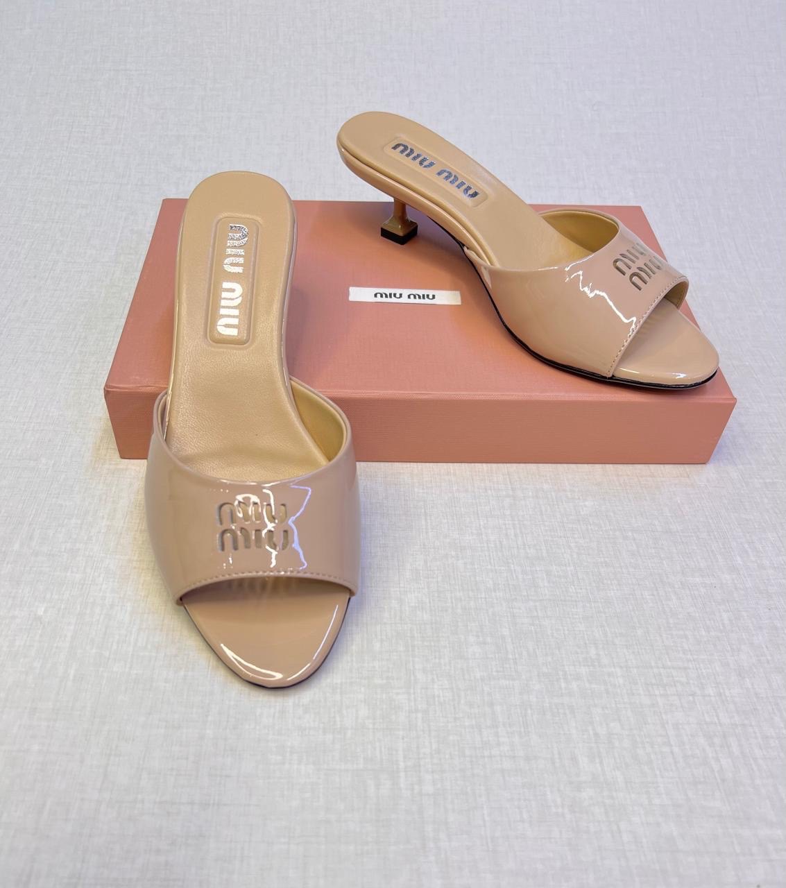 Miu Miu patent leather slides in beige with an almond-shaped toe and a low heel image 2