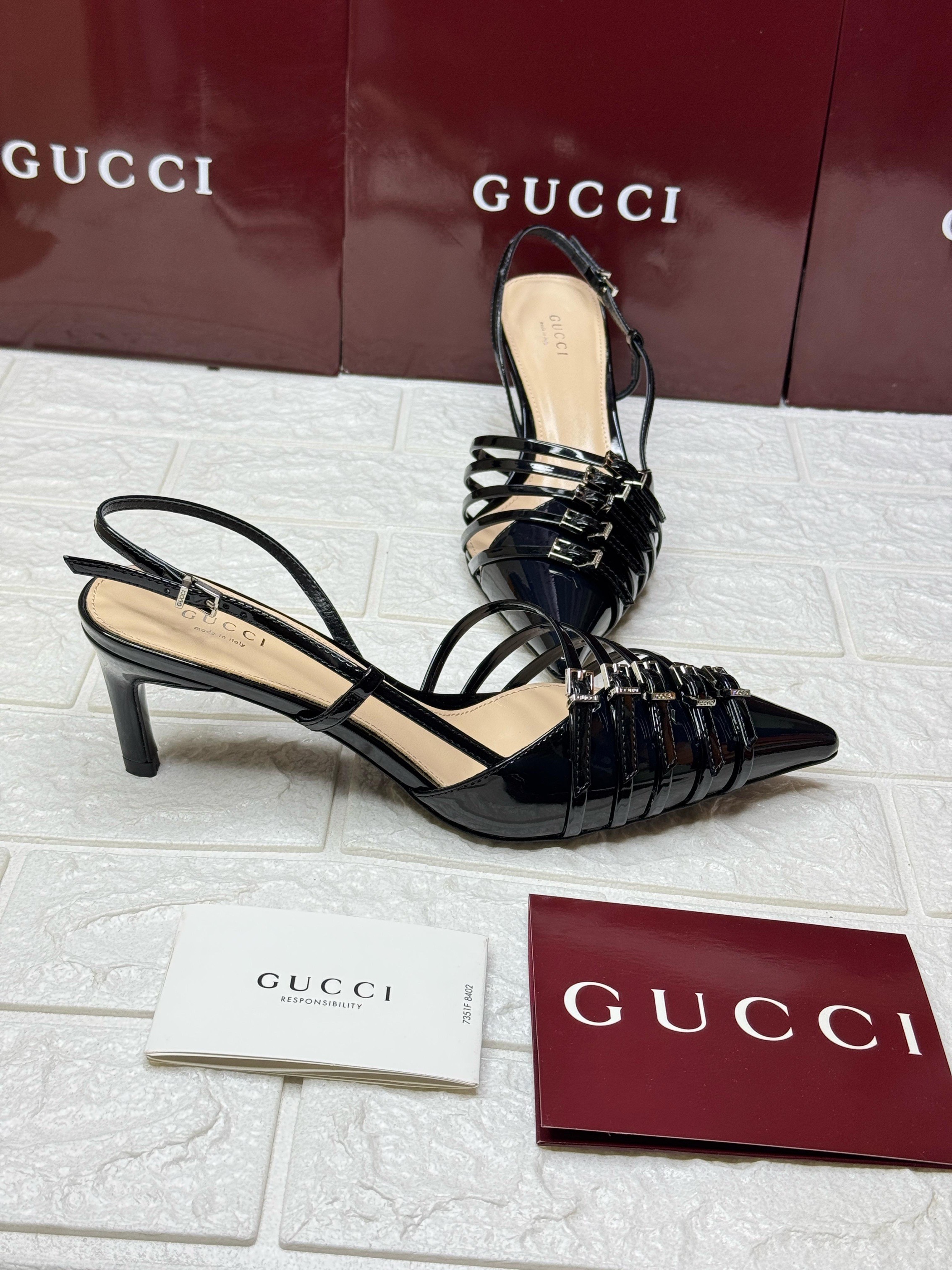 Gucci buckle-detailed 60 slingback sandals in black patent leather. image 1