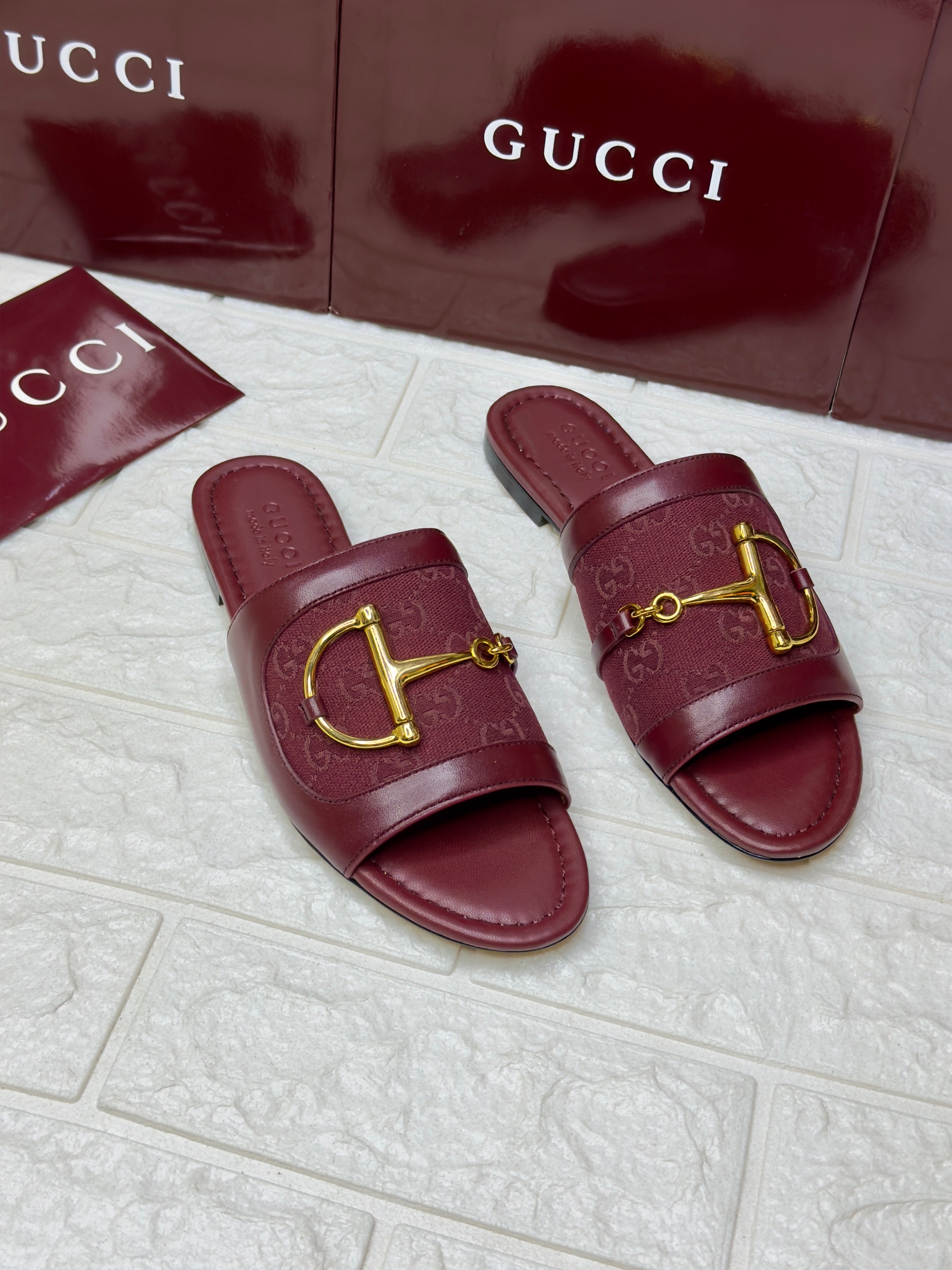 Gucci Horsebit slide sandals in burgundy leather and GG canvas trim image 1