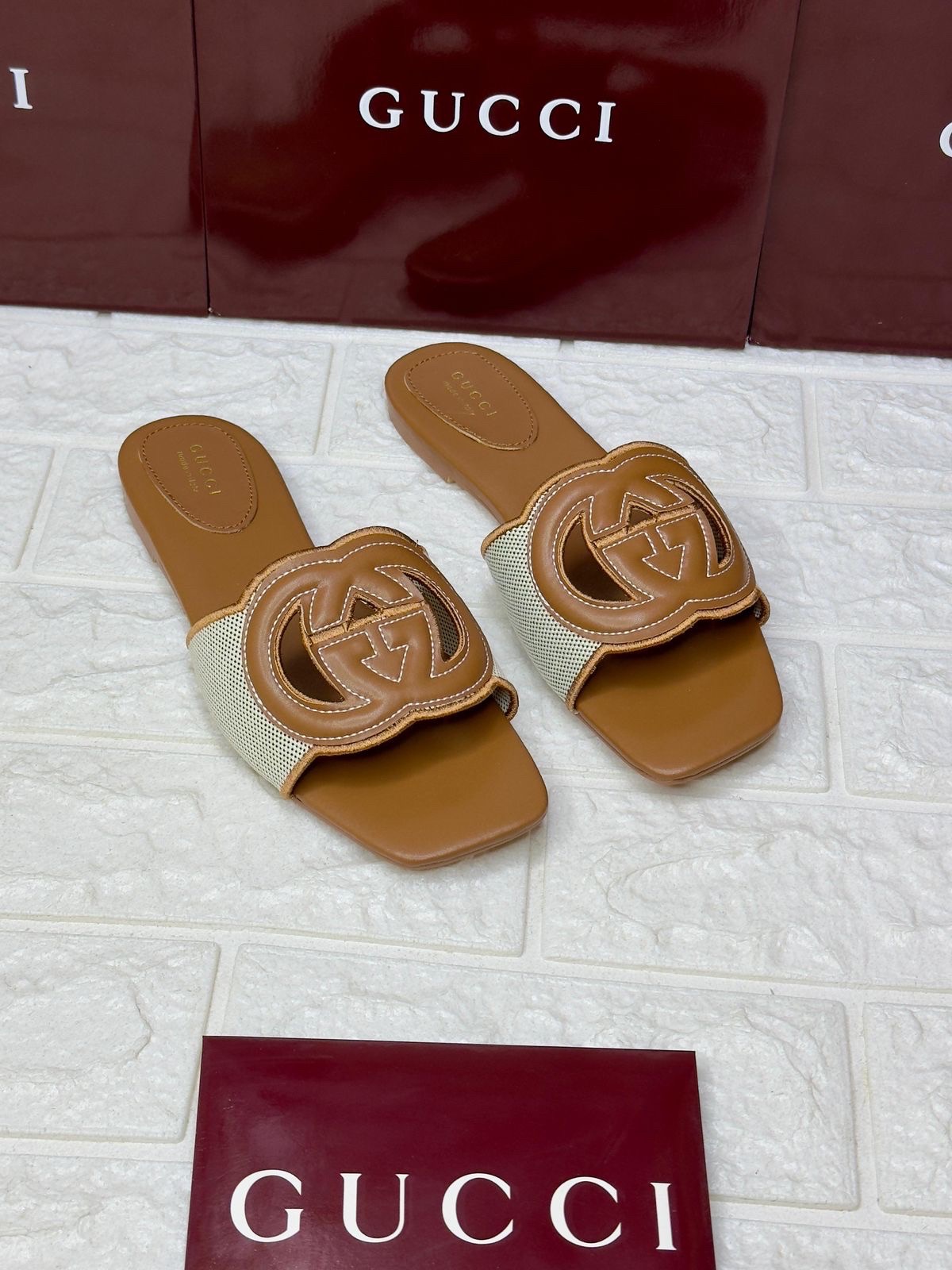 Gucci Interlocking G slide sandals in brown leather and canvas. image 1