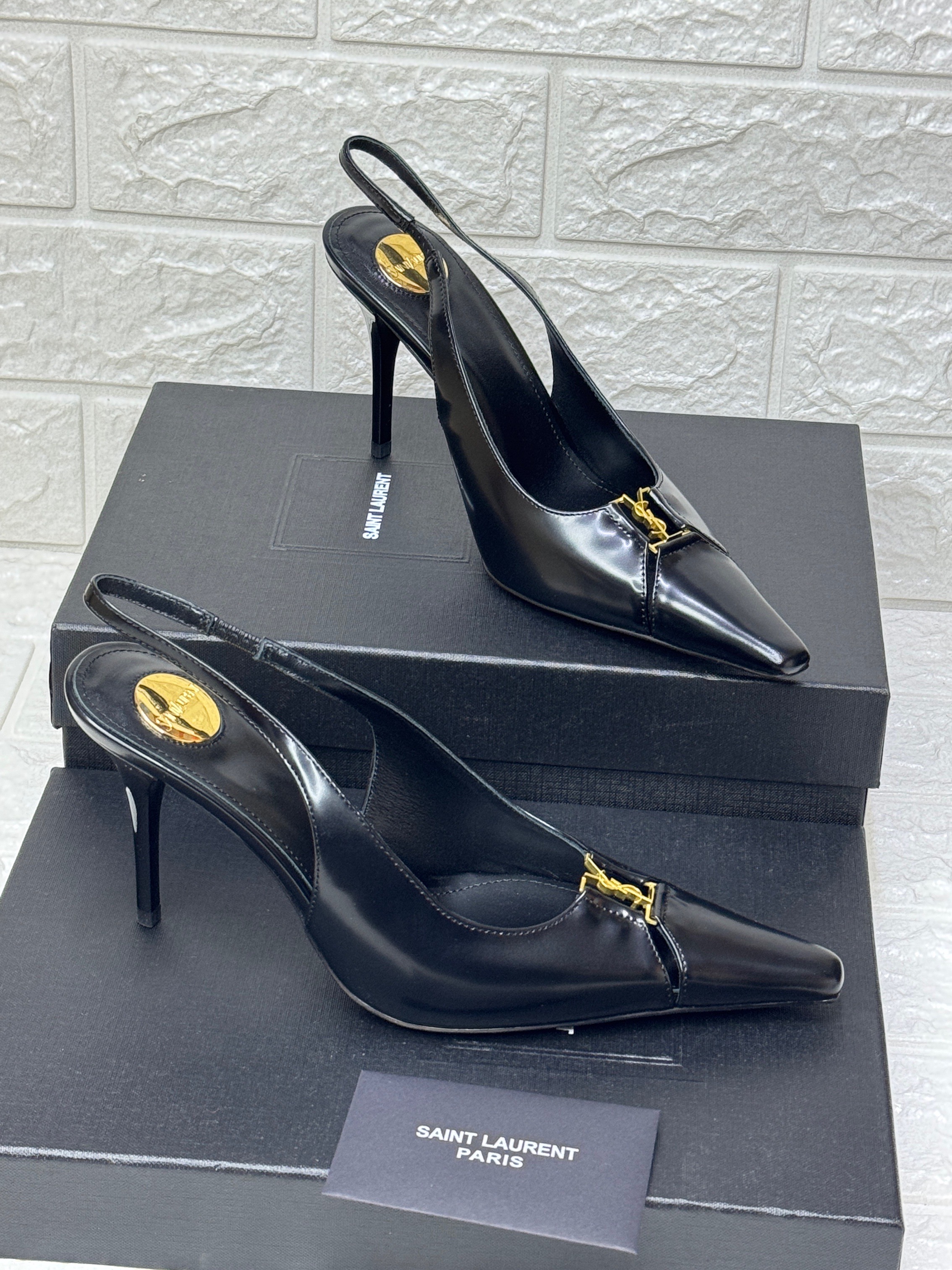 Saint Laurent Babylone Breteuil slingback pump in black patent leather with a gold-tone Cassandre logo accent and a 90mm (3.5-inch) heel. image 2