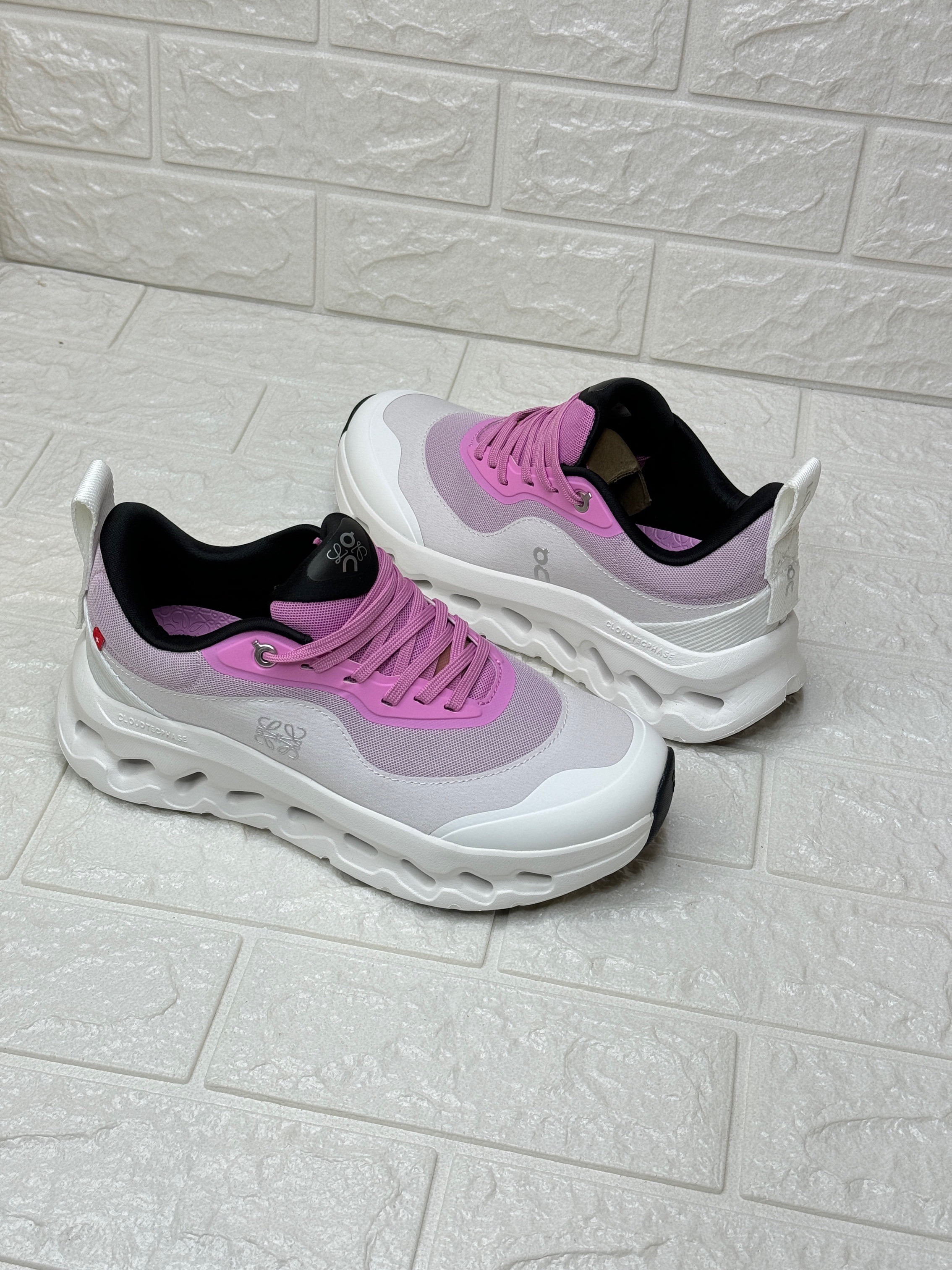 Loewe X Cloudtilt running shoe image 1