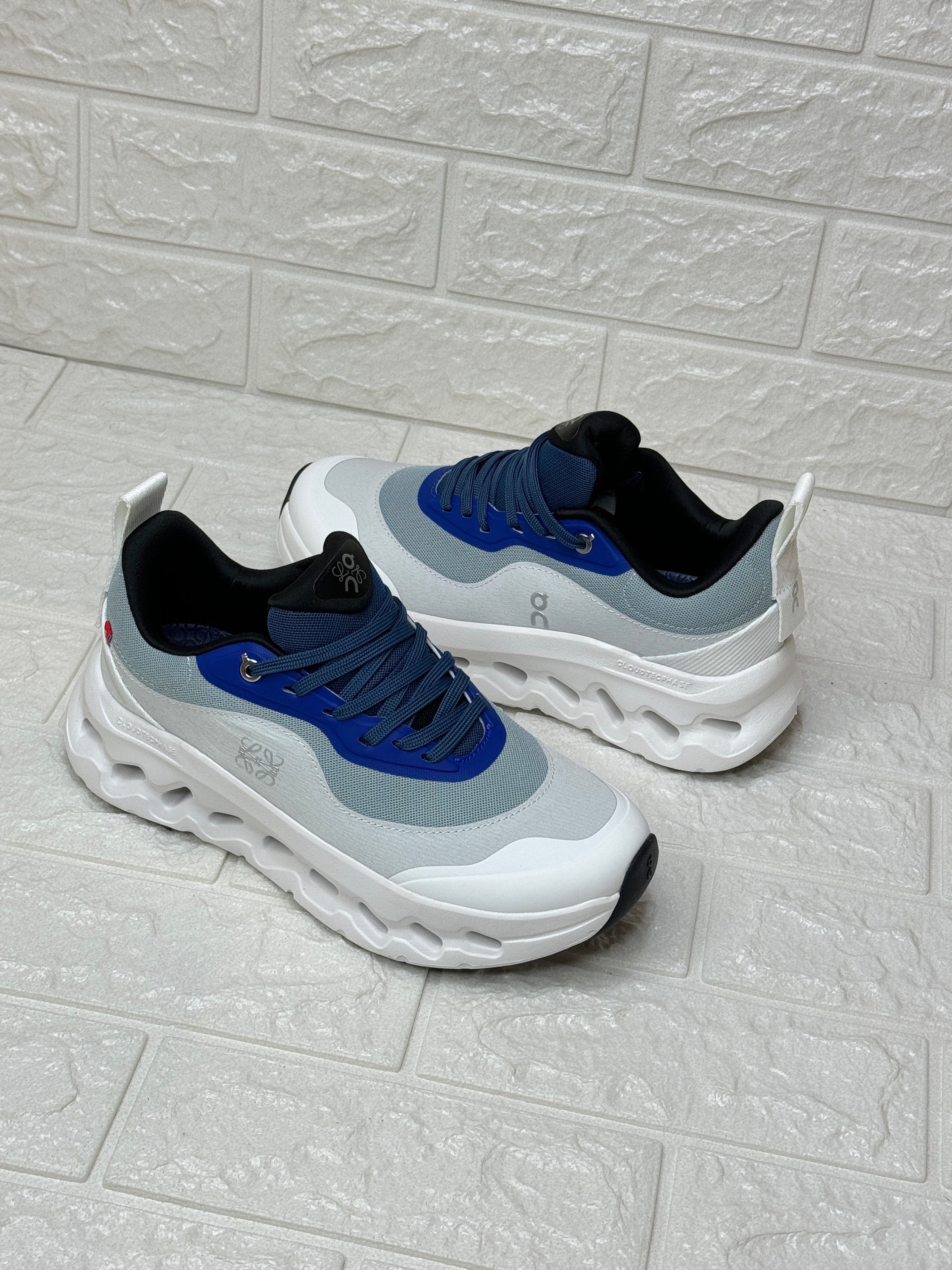 Loewe X Cloudtilt running shoe image 1