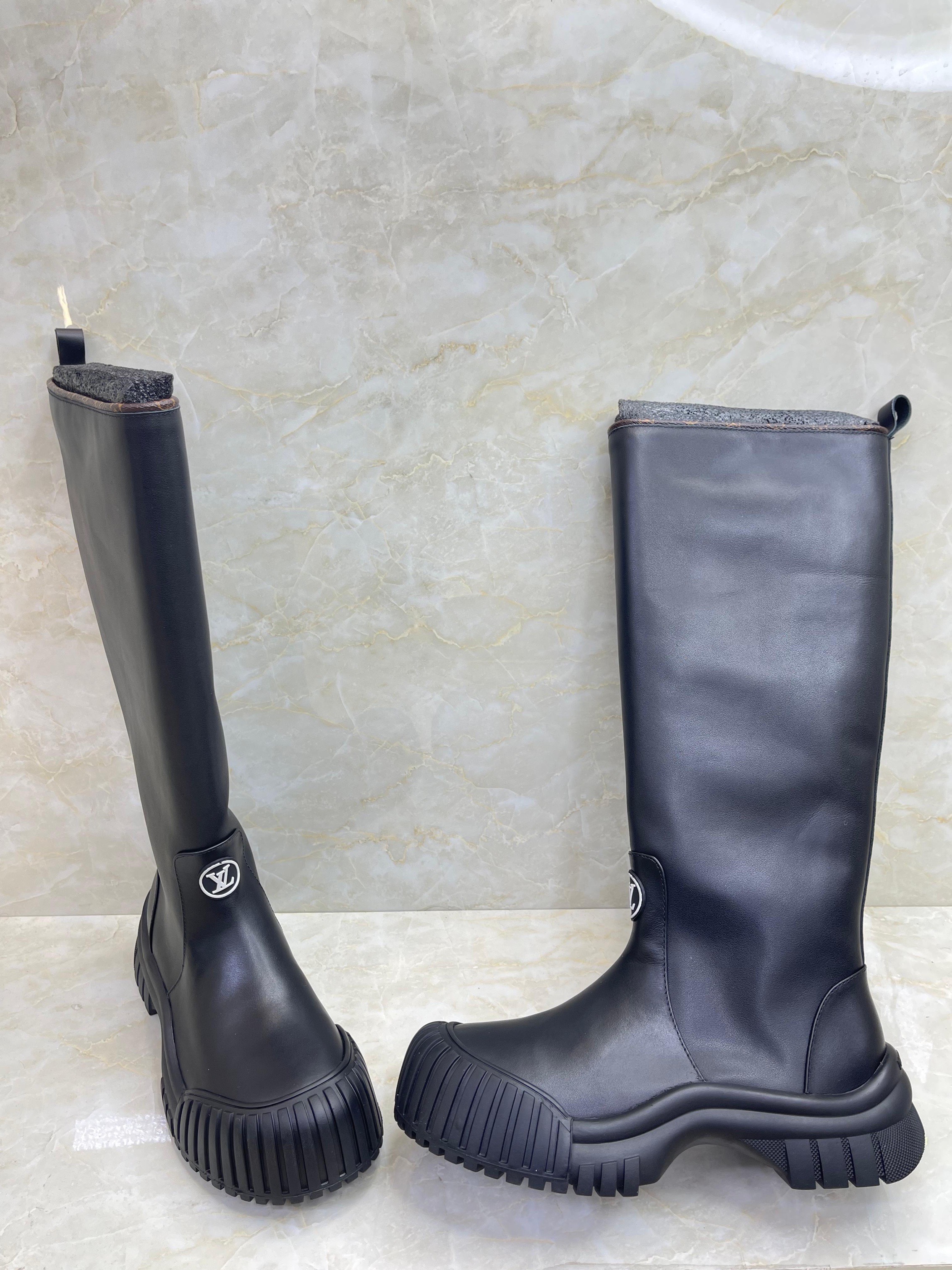 Louis Vuitton Ruby Flat High Boots in black leather. image 1