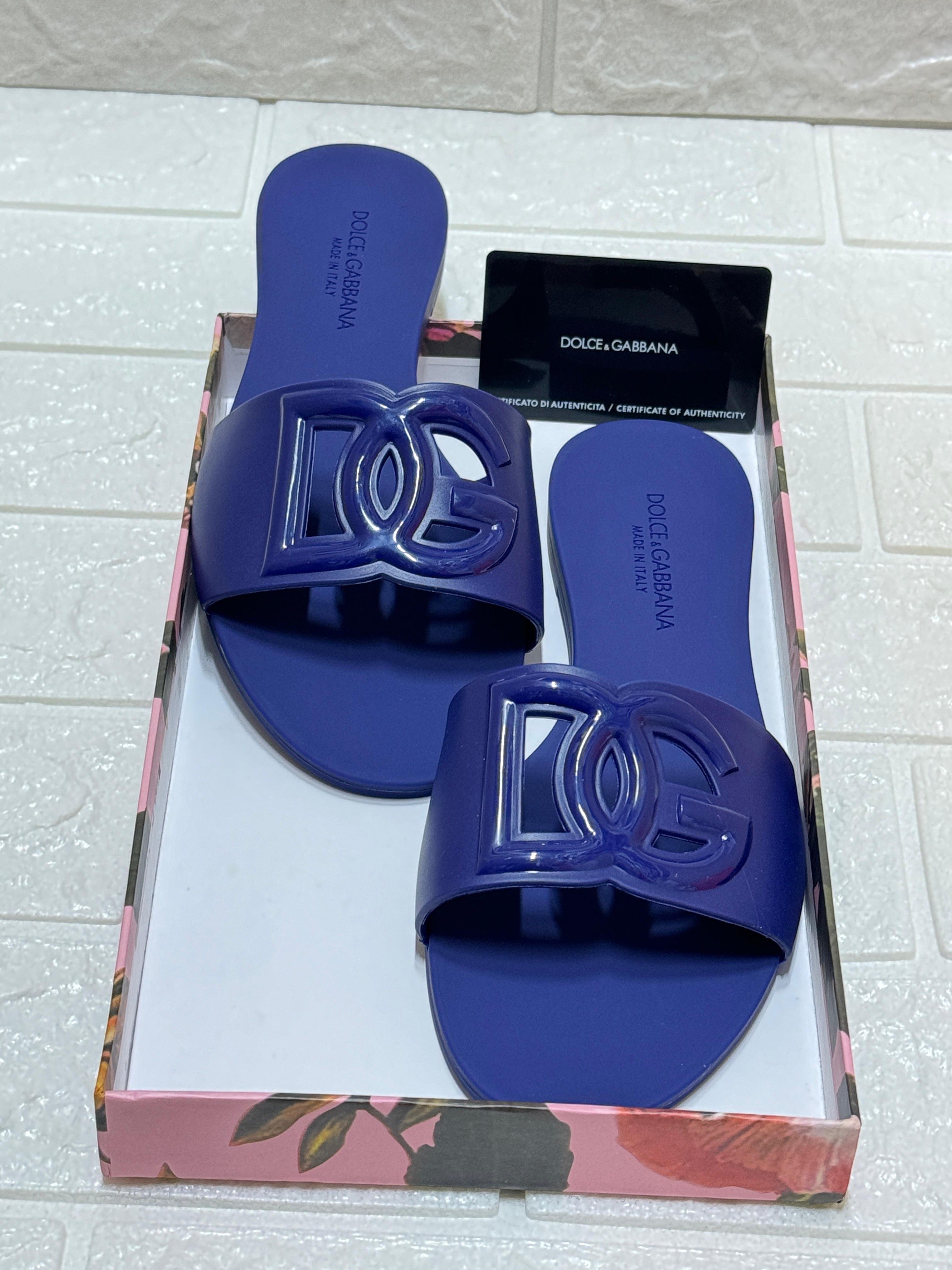 Dolce & Gabbana DG logo rubber slide sandals in blue. image 1