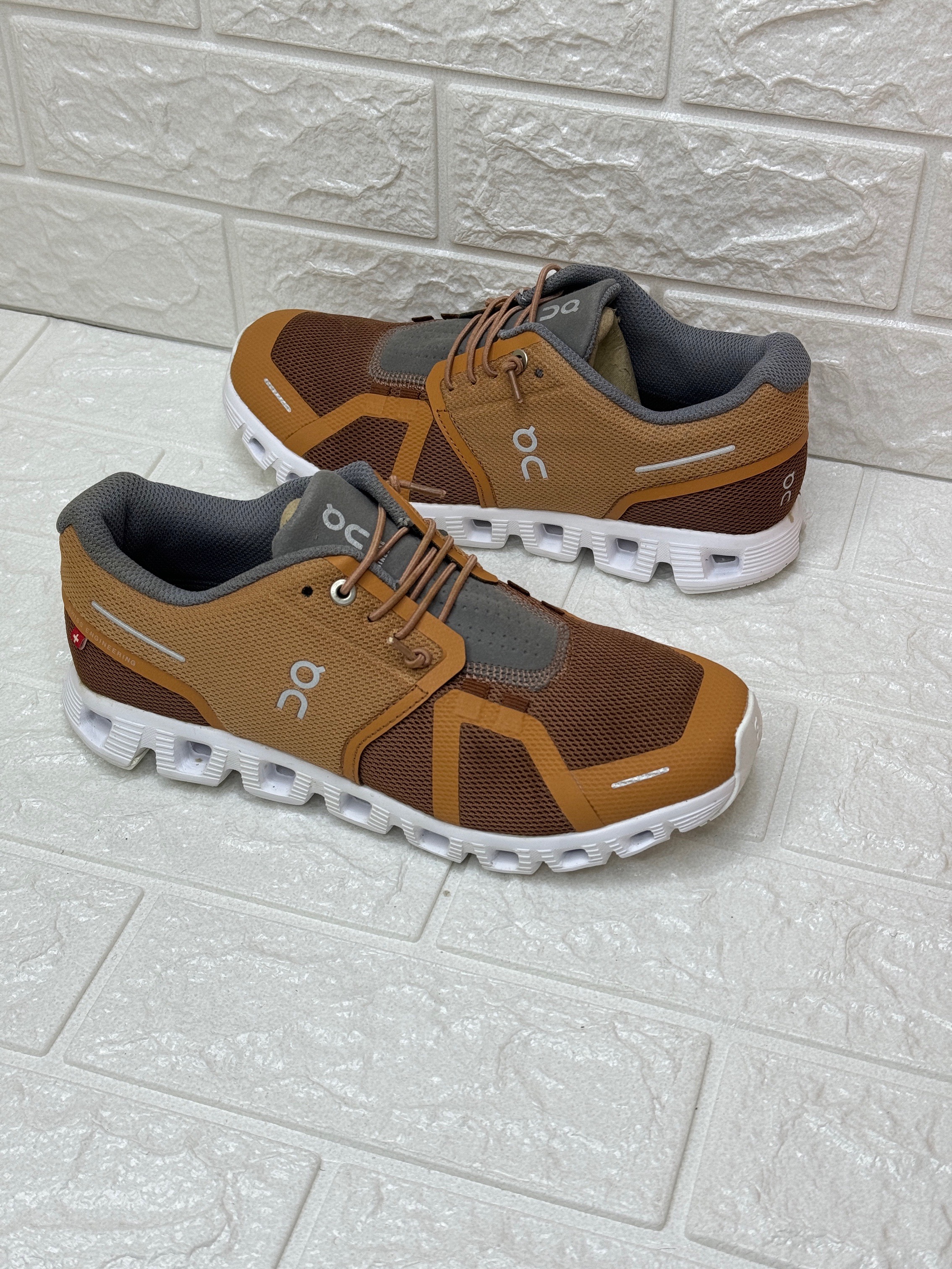 Cloud Trainers in the Russet Cocoa color. image 1