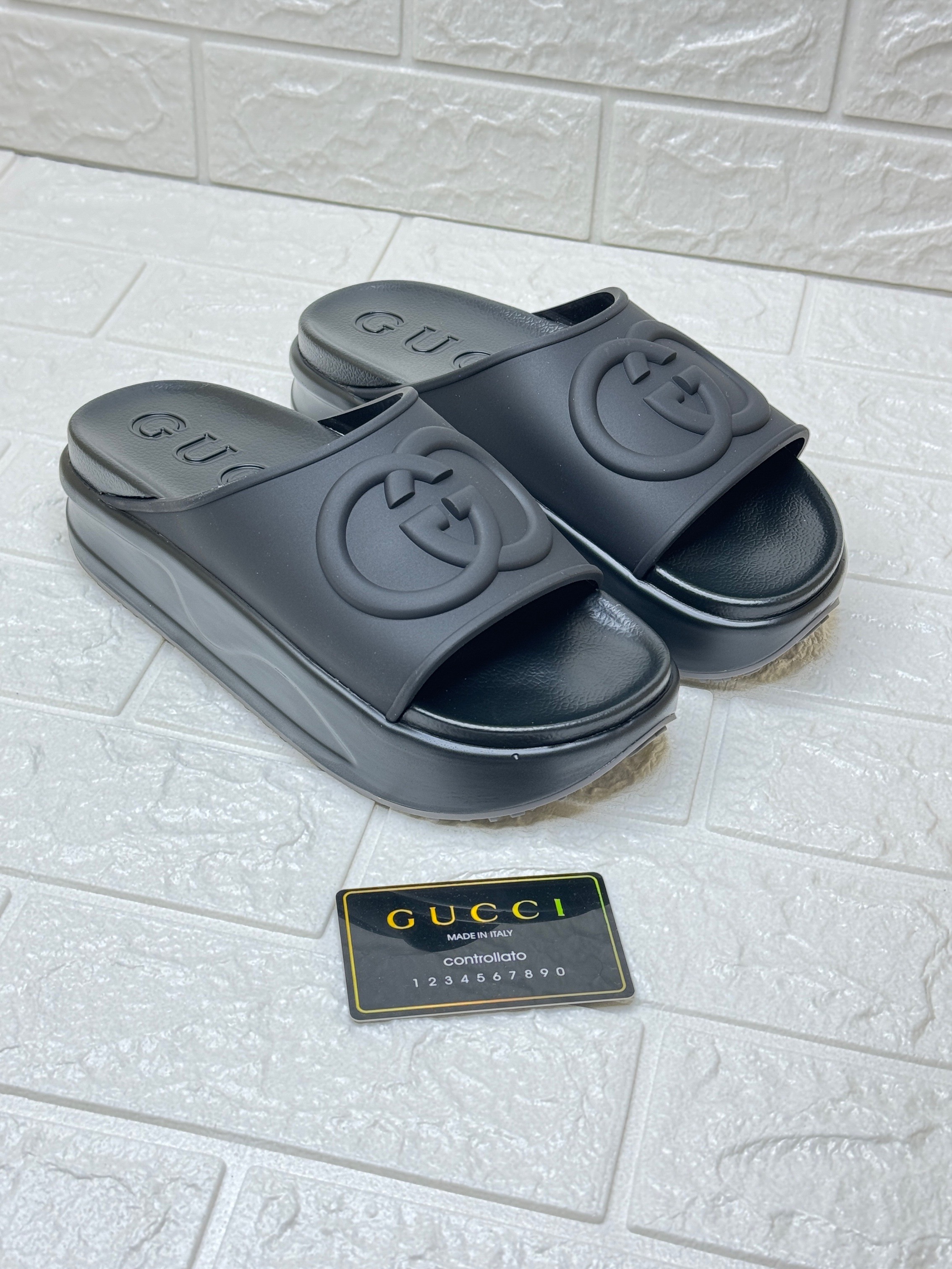 Gucci Interlocking G platform slides. image 1