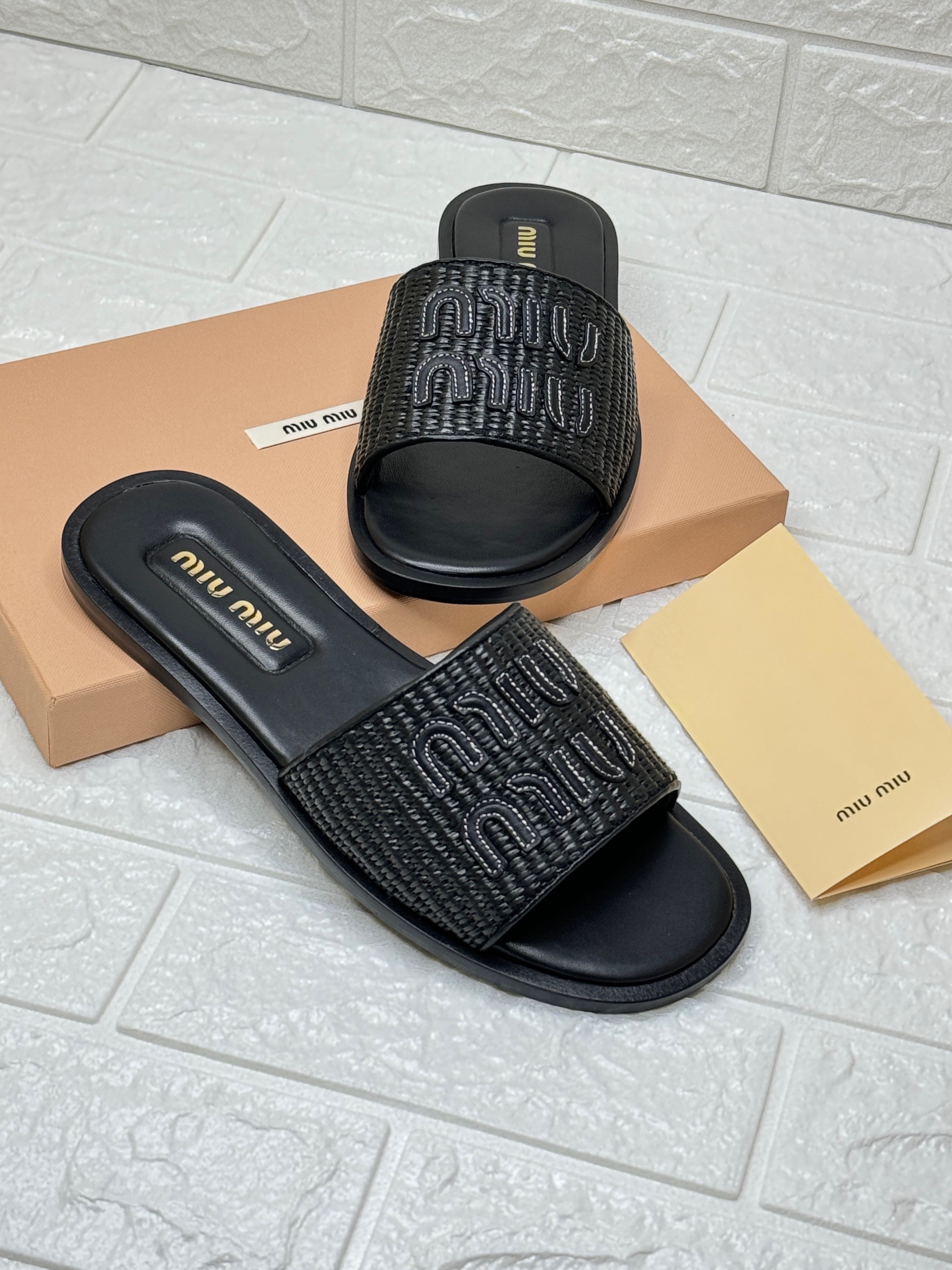 Miu Miu raffia slide sandals with logo lettering. image 1