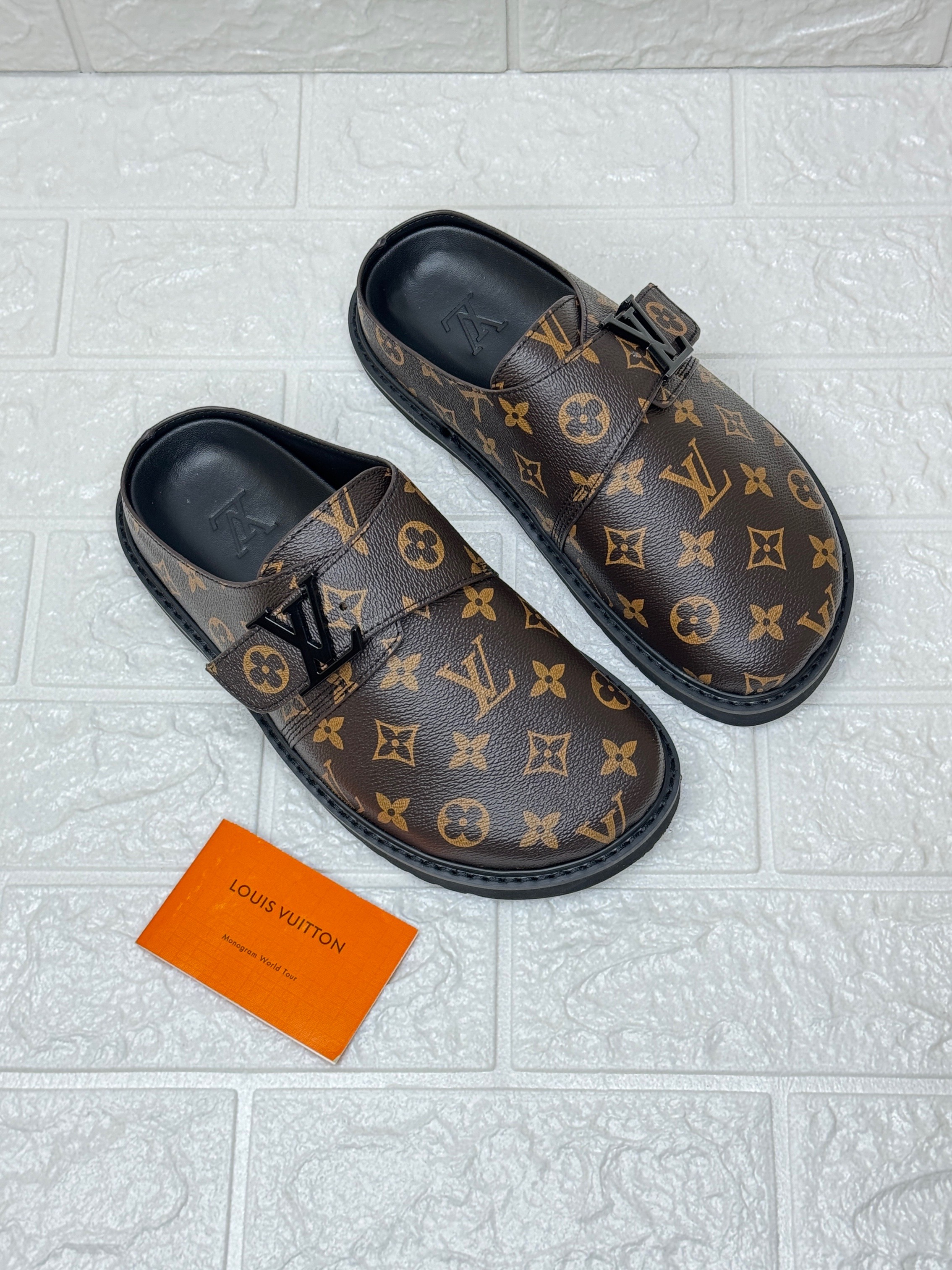 Louis Vuitton LV Cosy flat comfort clog in patent Monogram canvas. image 1