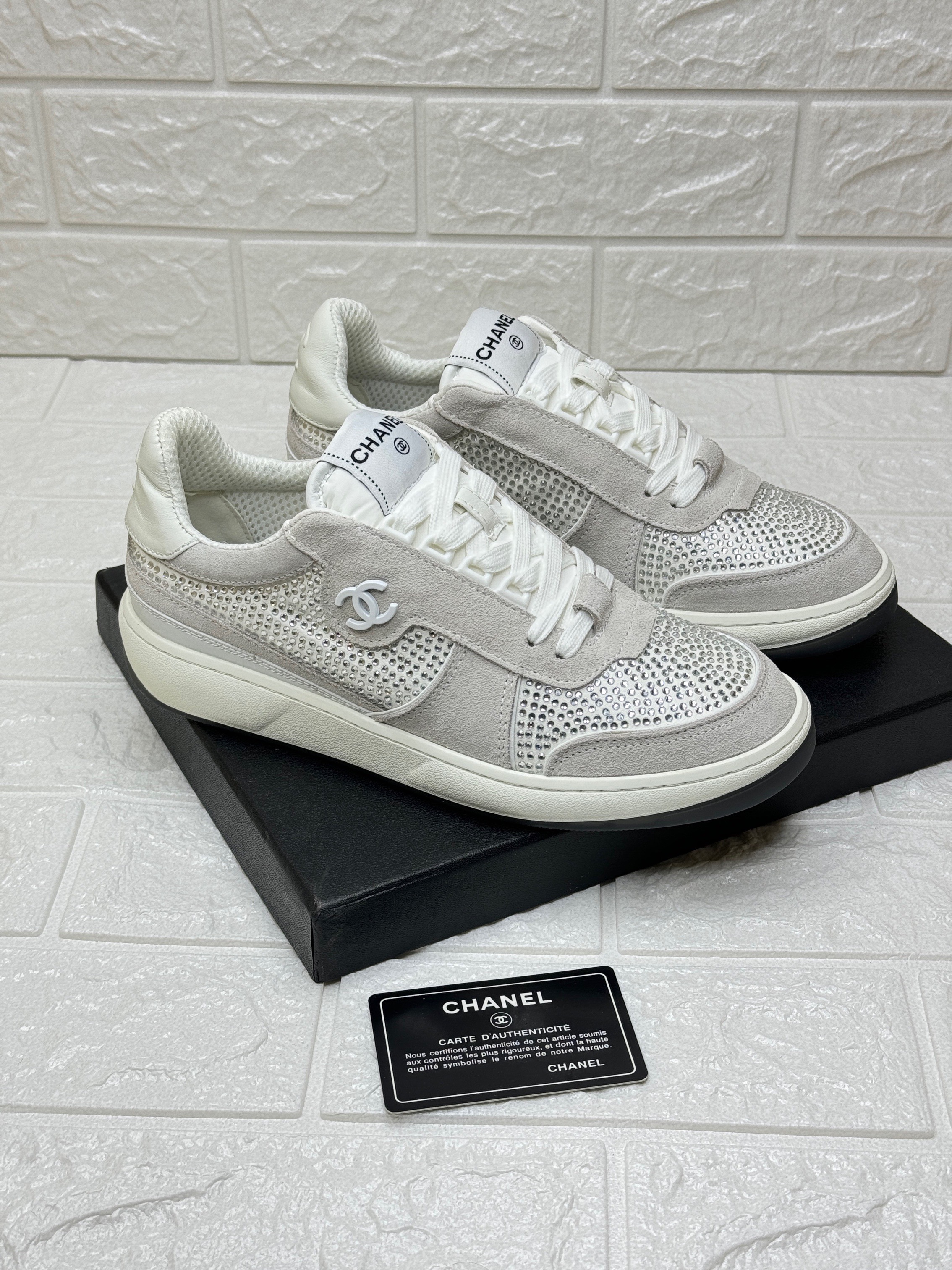 Chanel low-top sneakers in white suede with crystal embellishments and the iconic CC logo. image 1