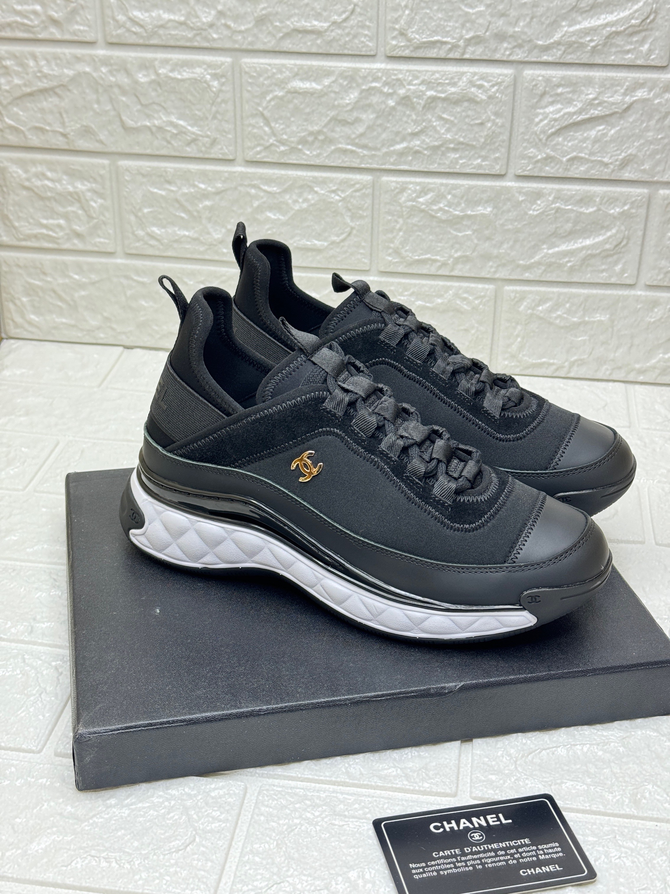 Chanel sneaker in black velvet, calfskin suede, and mixed fibers with a gold-tone 'CC' logo. image 1
