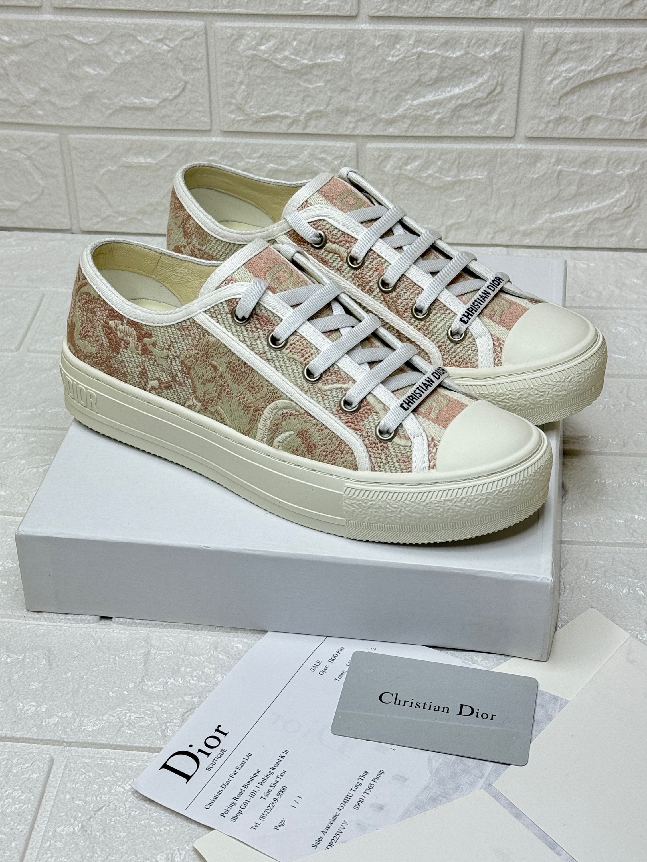 Dior Walk'n'Dior sneakers in a pink and white Oblique embroidered canvas. image 1