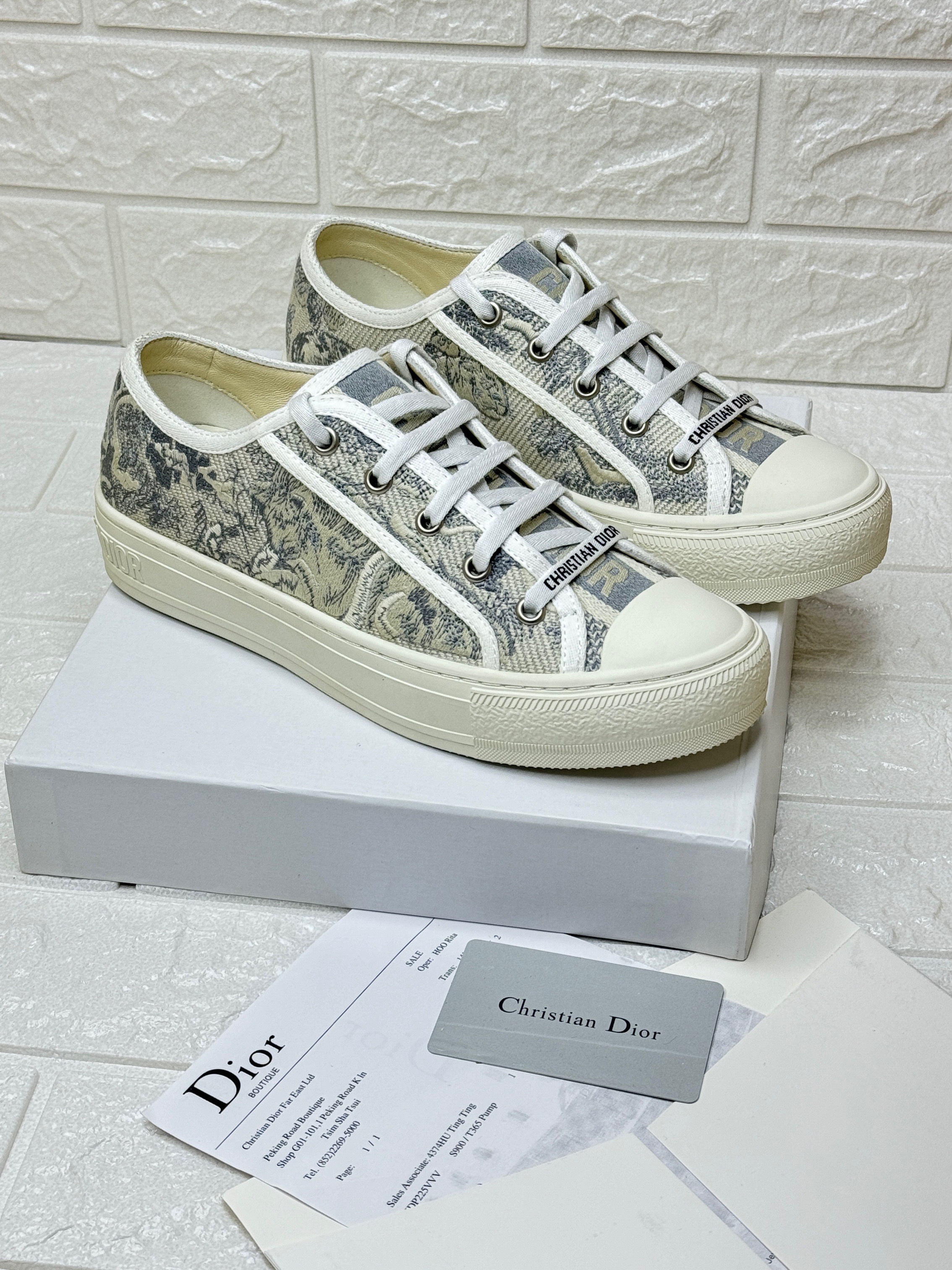 Dior Walk'n'Dior low-top sneaker in the grey Dior Oblique embroidered cotton. image 1