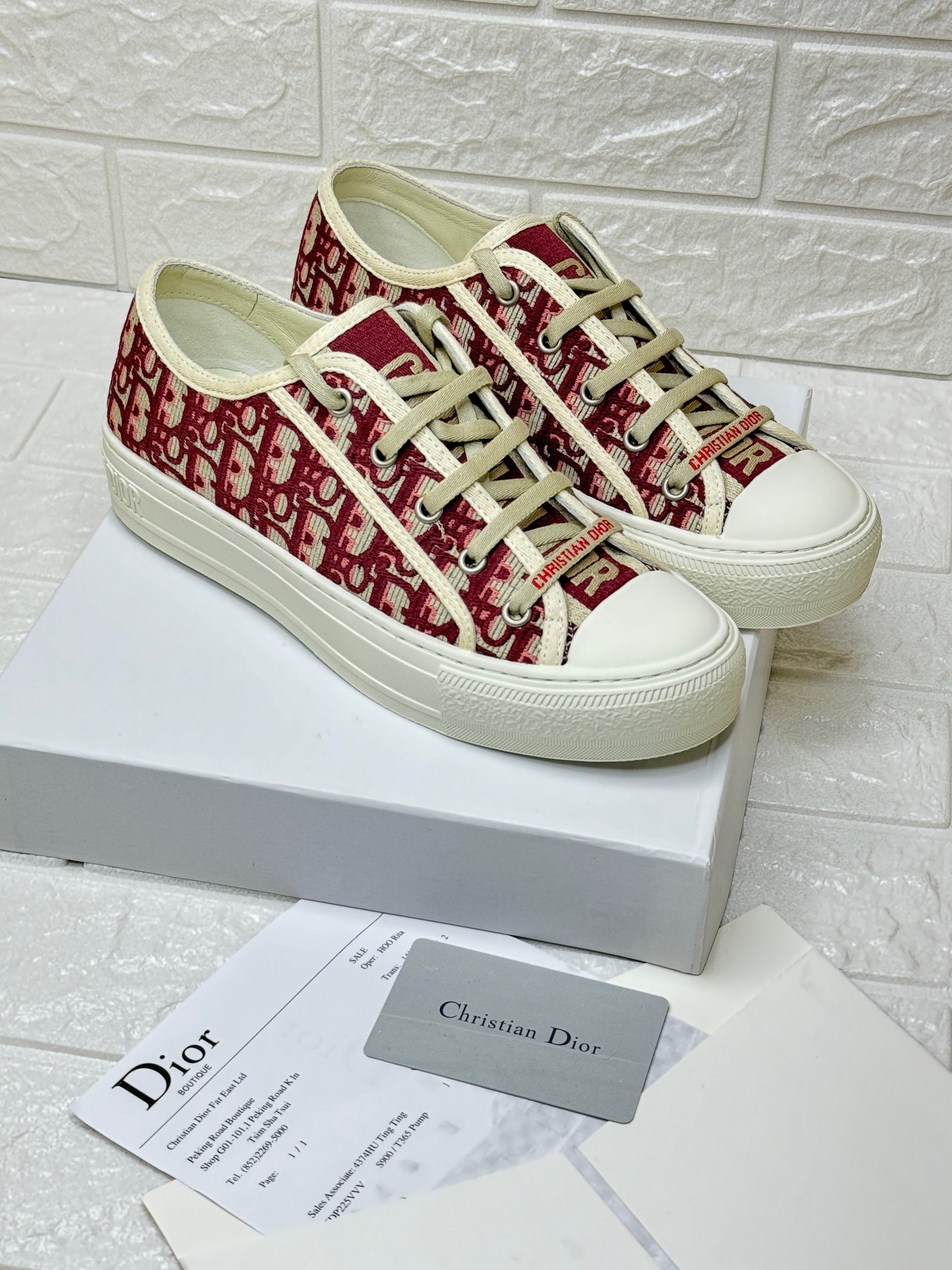 Dior Walk'n'Dior low-top sneakers in burgundy Oblique-embroidered cotton image 1