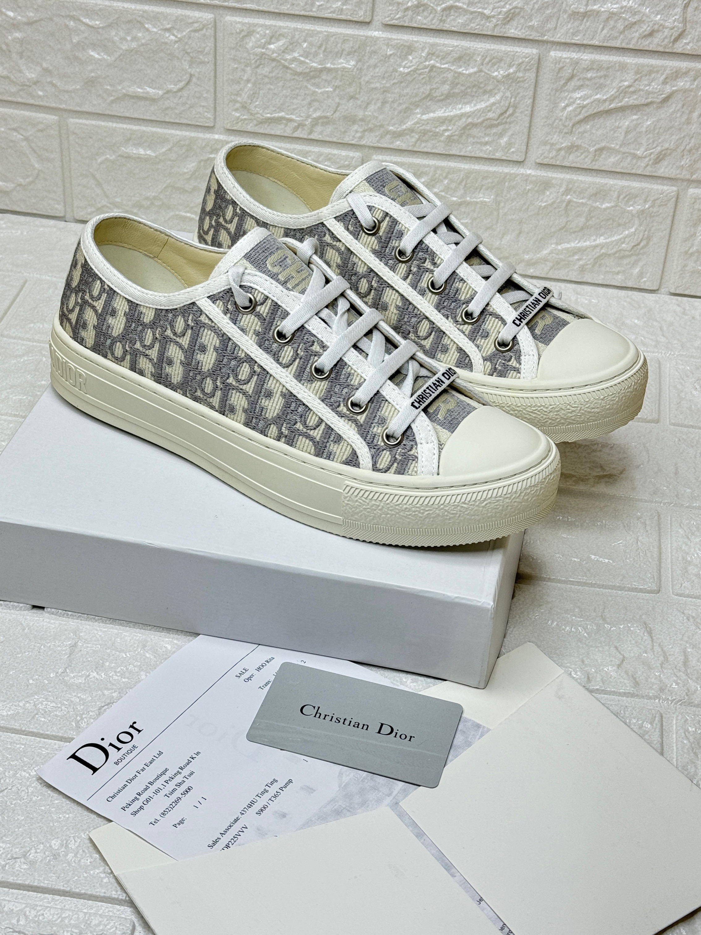 Dior White/Grey Oblique Embroidered Fabric Motif Walk'n'Dior Low Top Sneakers. image 1