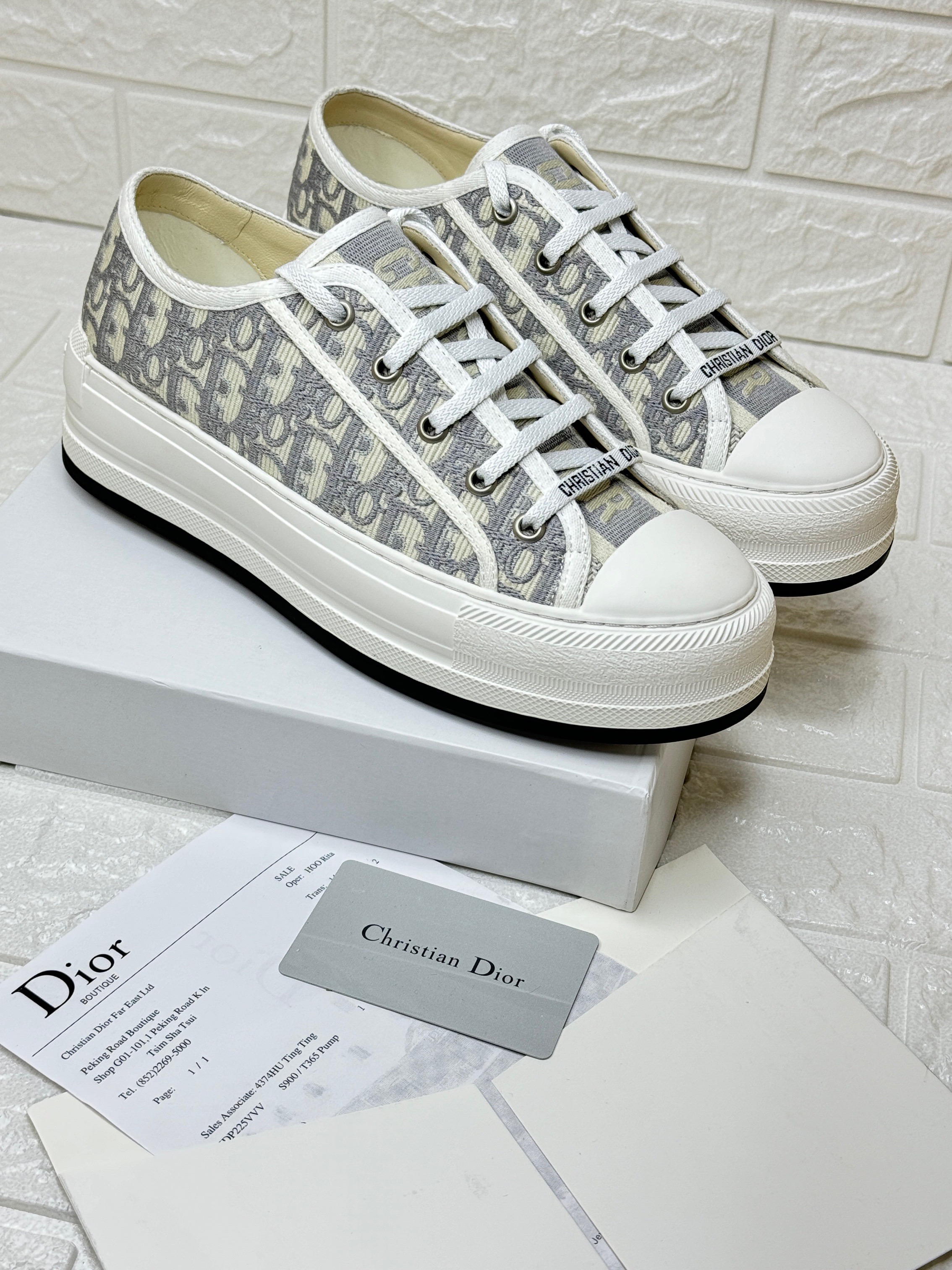 Dior Walk'n'Dior platform sneakers in stone gray Dior Oblique embroidered cotton. image 1