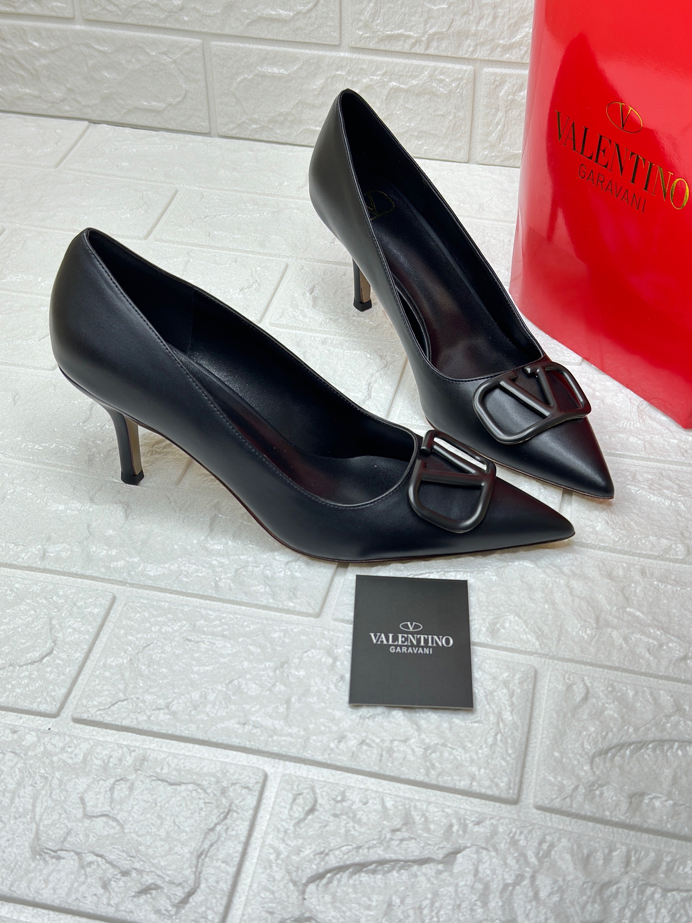 Valentino Garavani VLogo Signature pumps with kitten heels. image 1