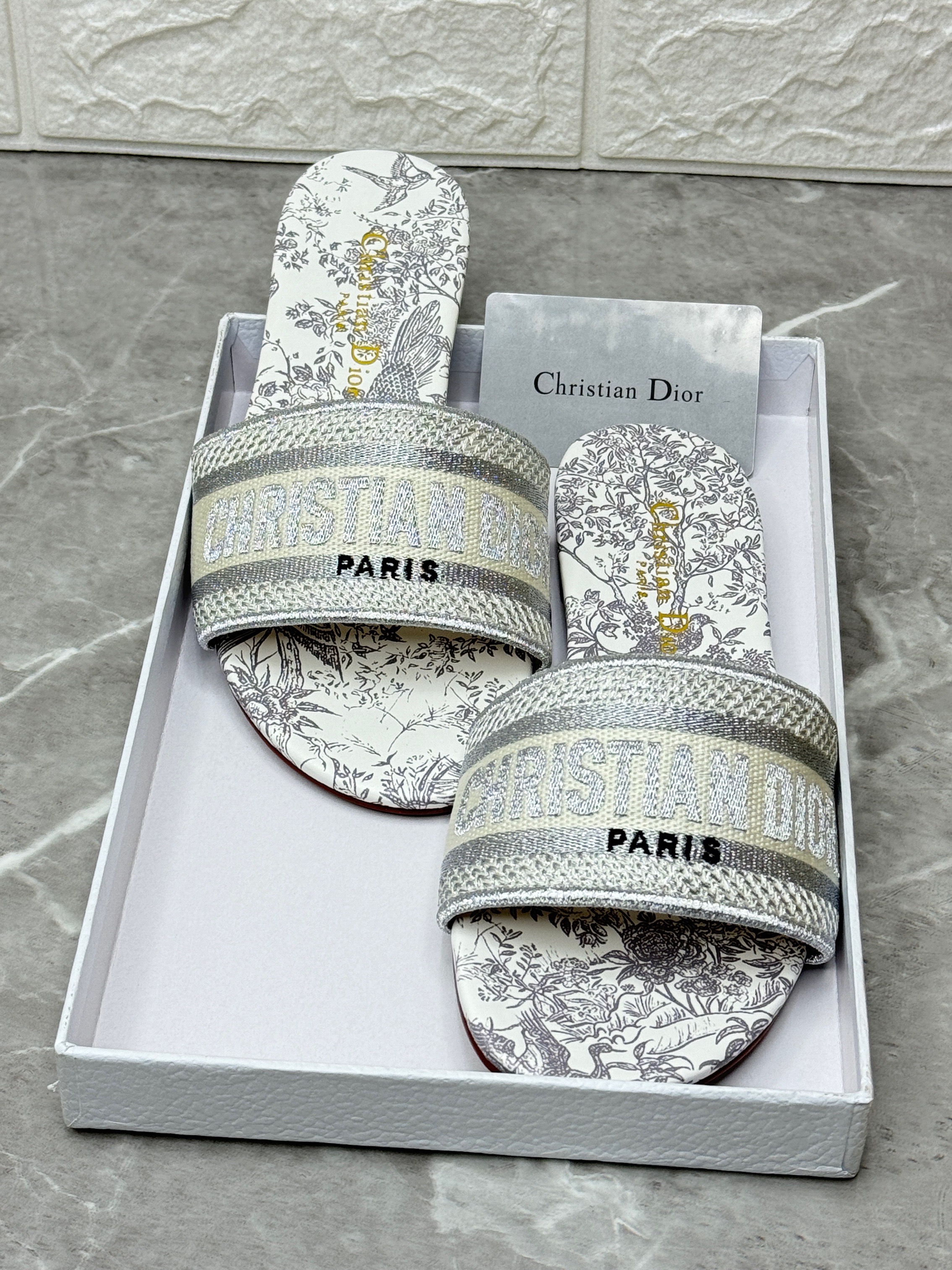 Christian Dior Dway slide in an embroidered cotton and Toile de Jouy motif. image 1