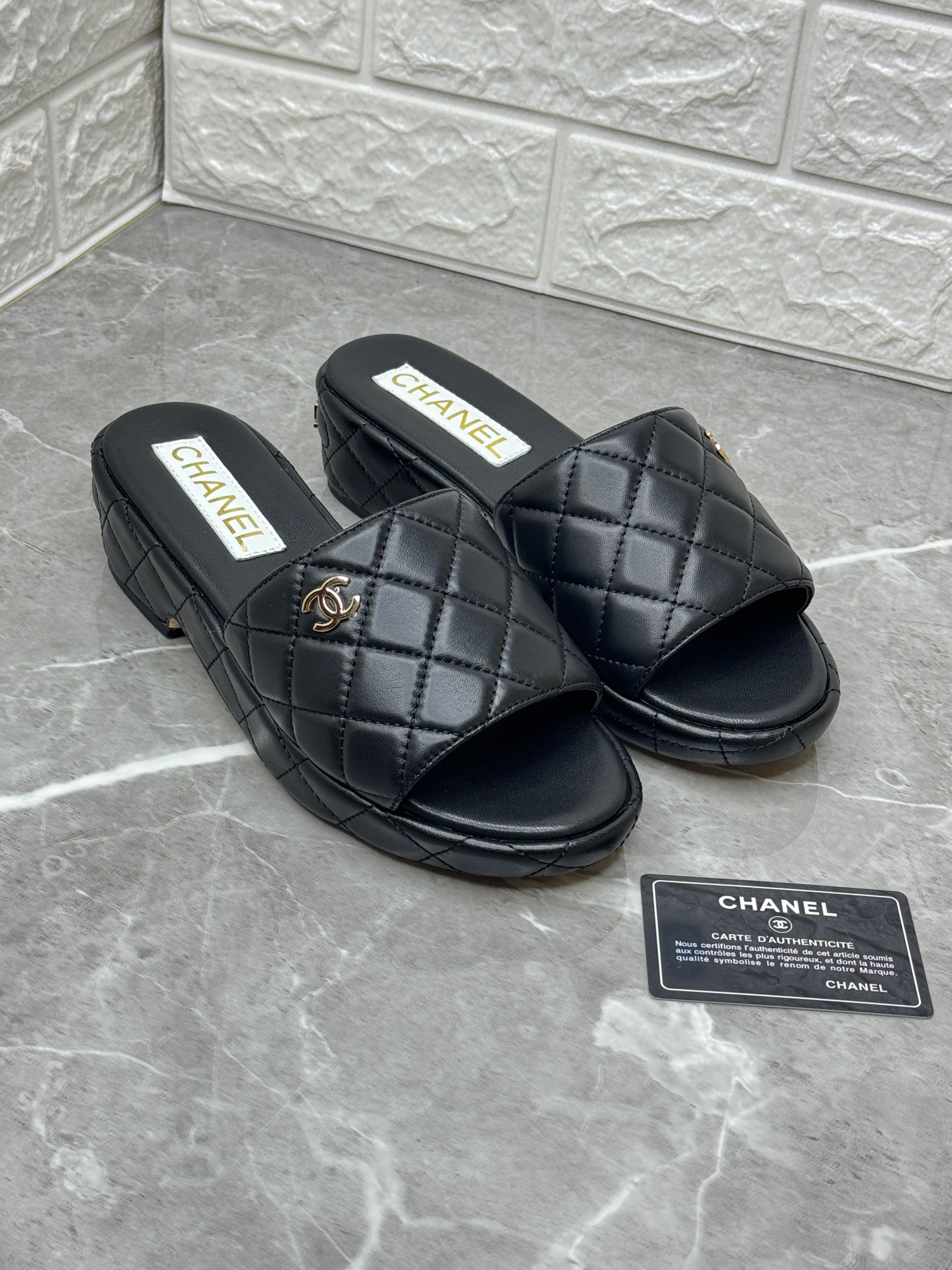 Chanel black leather quilted slide sandals with a platform sole and interlocking CC logo. image 1