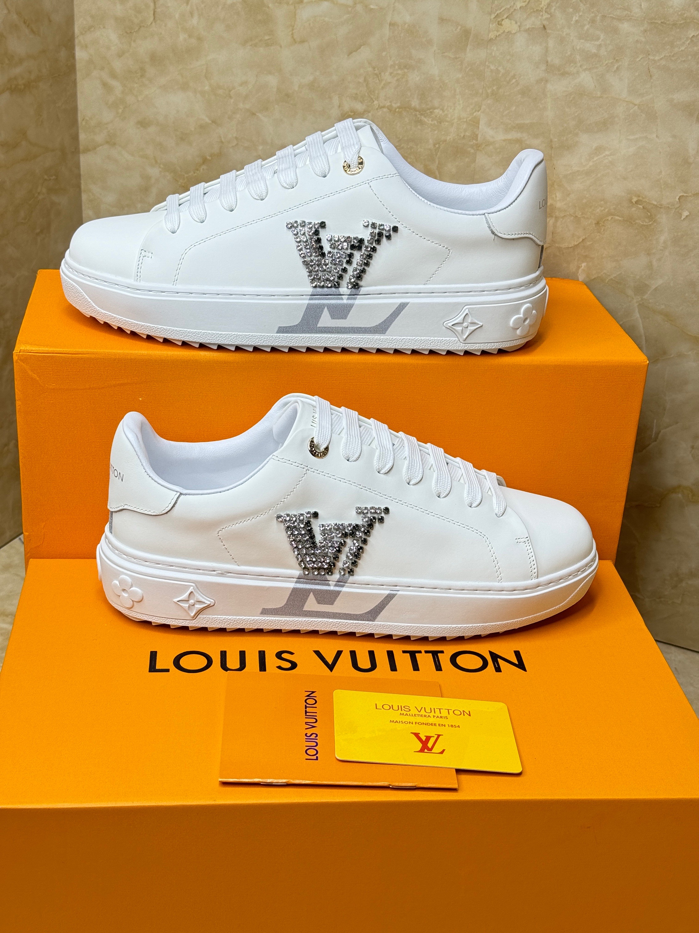 Louis Vuitton Time Out sneakers in white leather with crystals. image 1