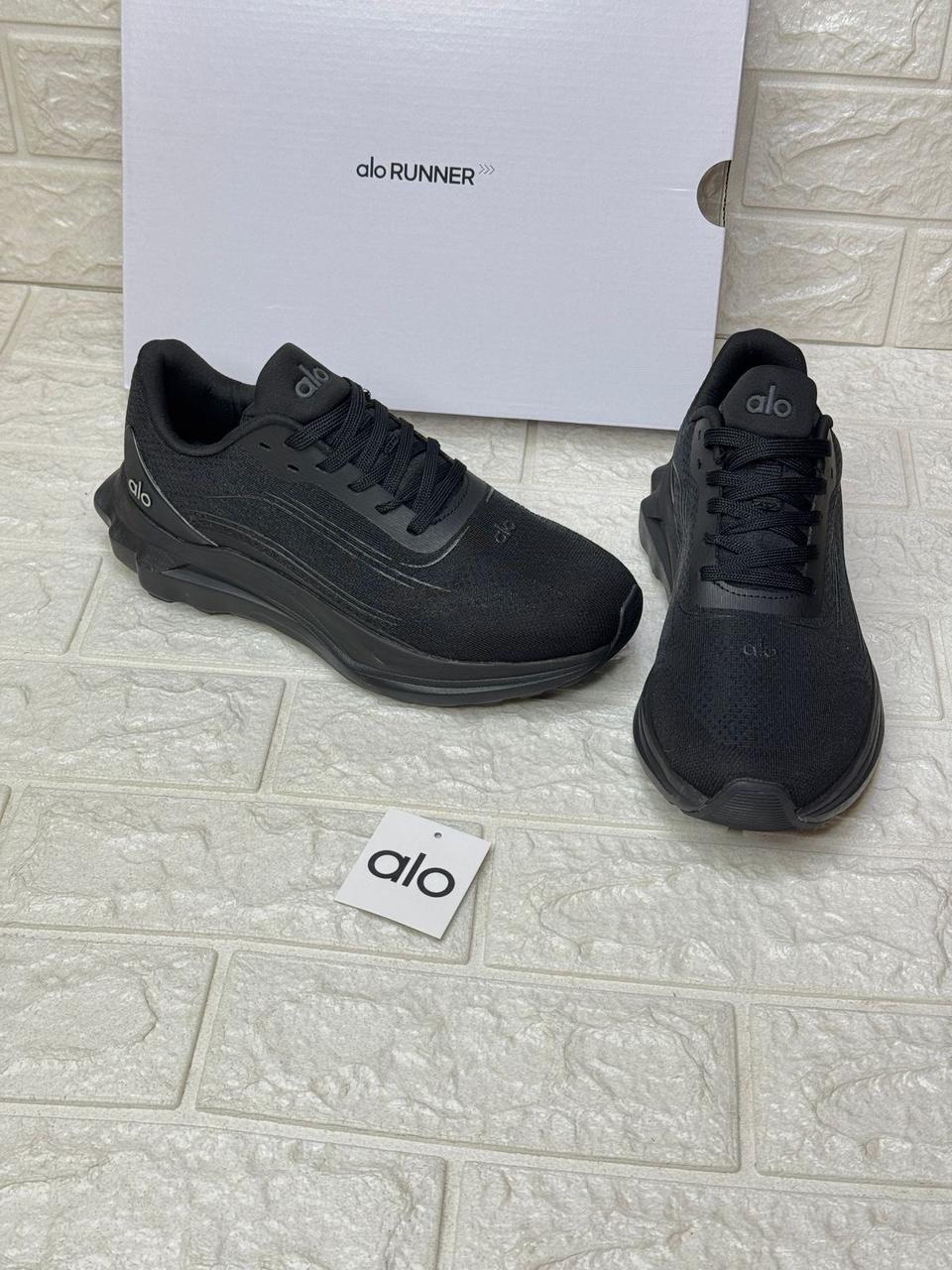 Alo Runner sneakers in black. image 1