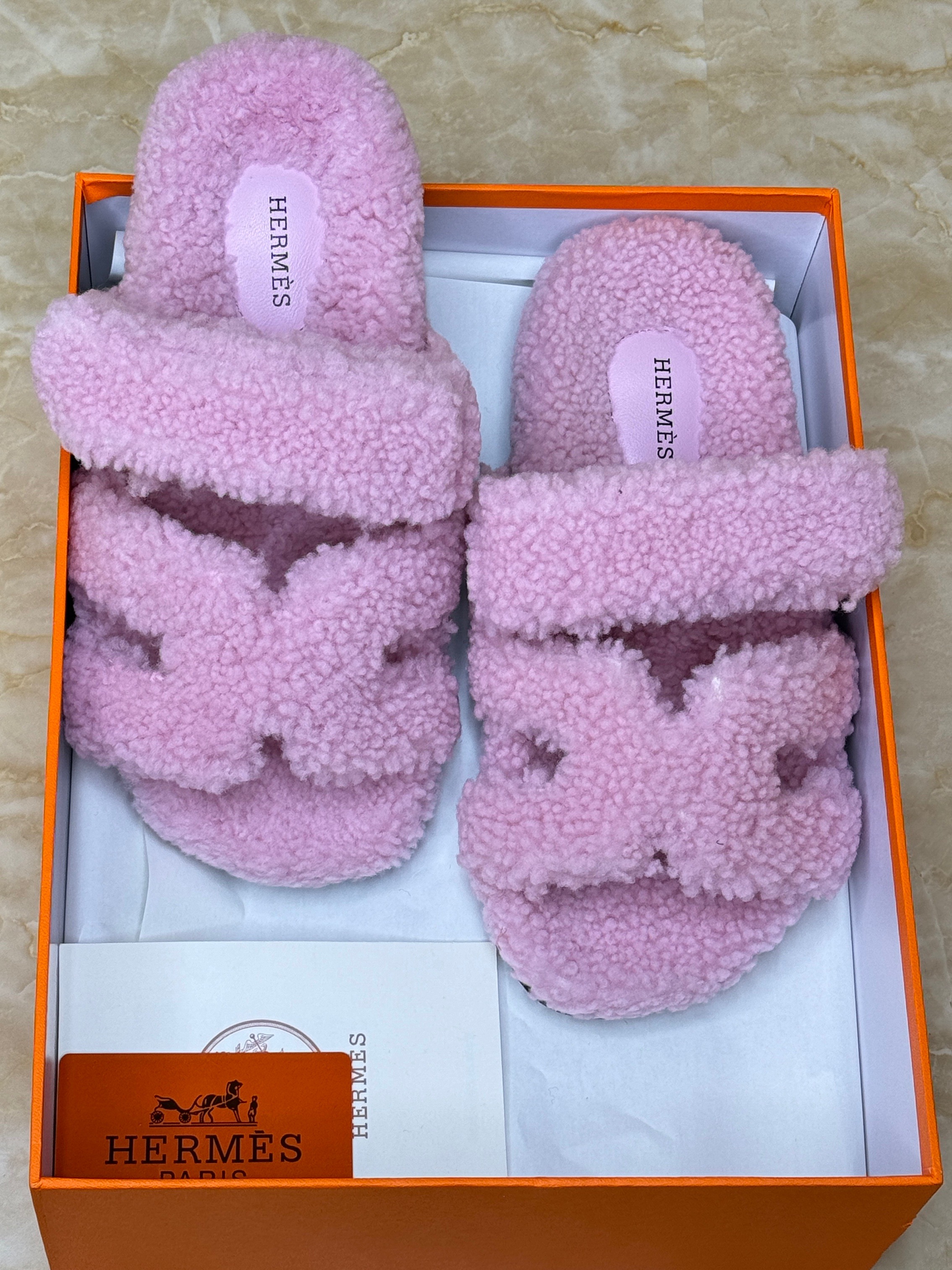 Herm?s Chypre techno-sandals in a purple shearling material. image 1