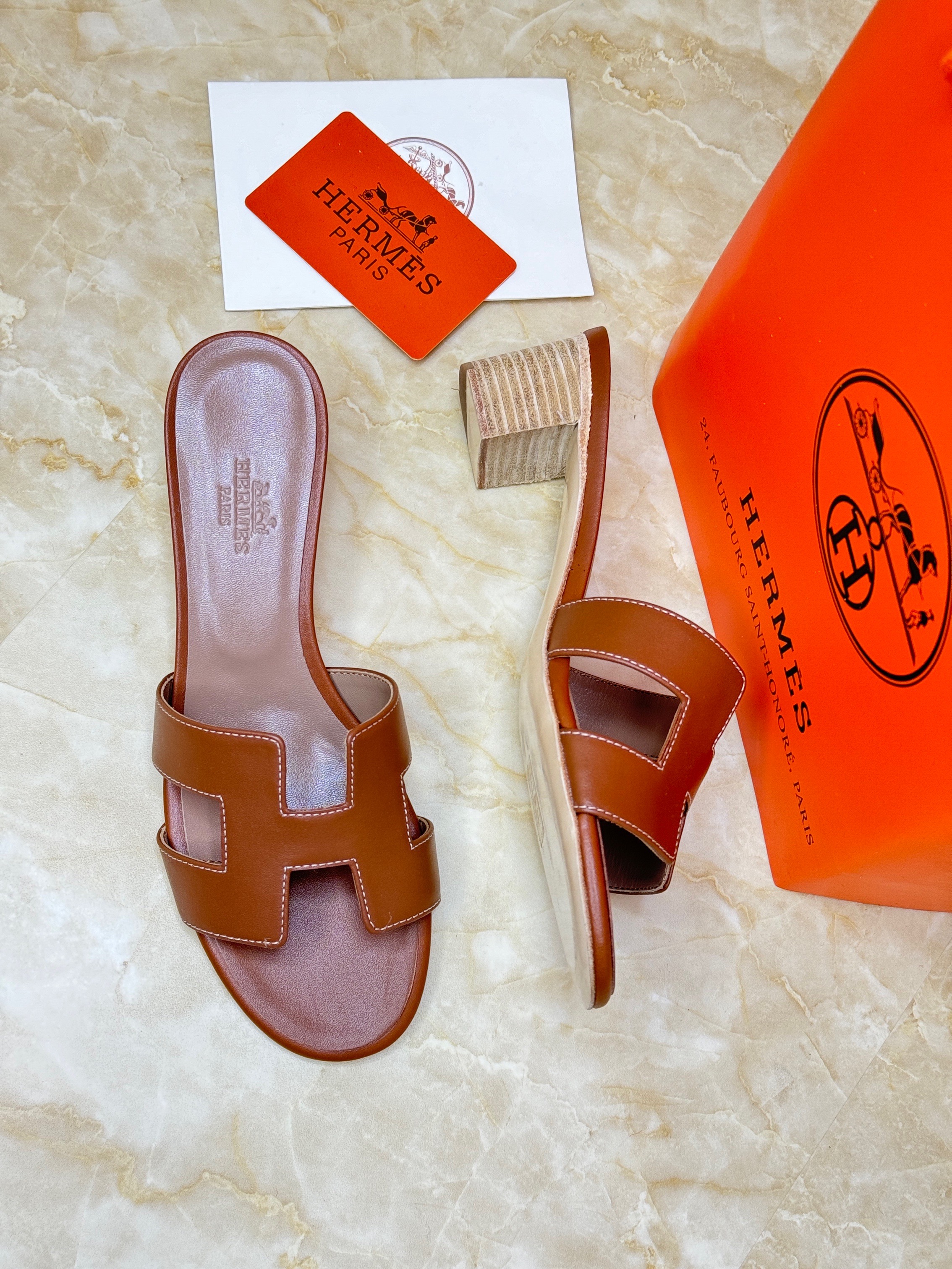 Herm?s Oran sandals in brown calfskin leather with the iconic "H" cut-out design. image 1