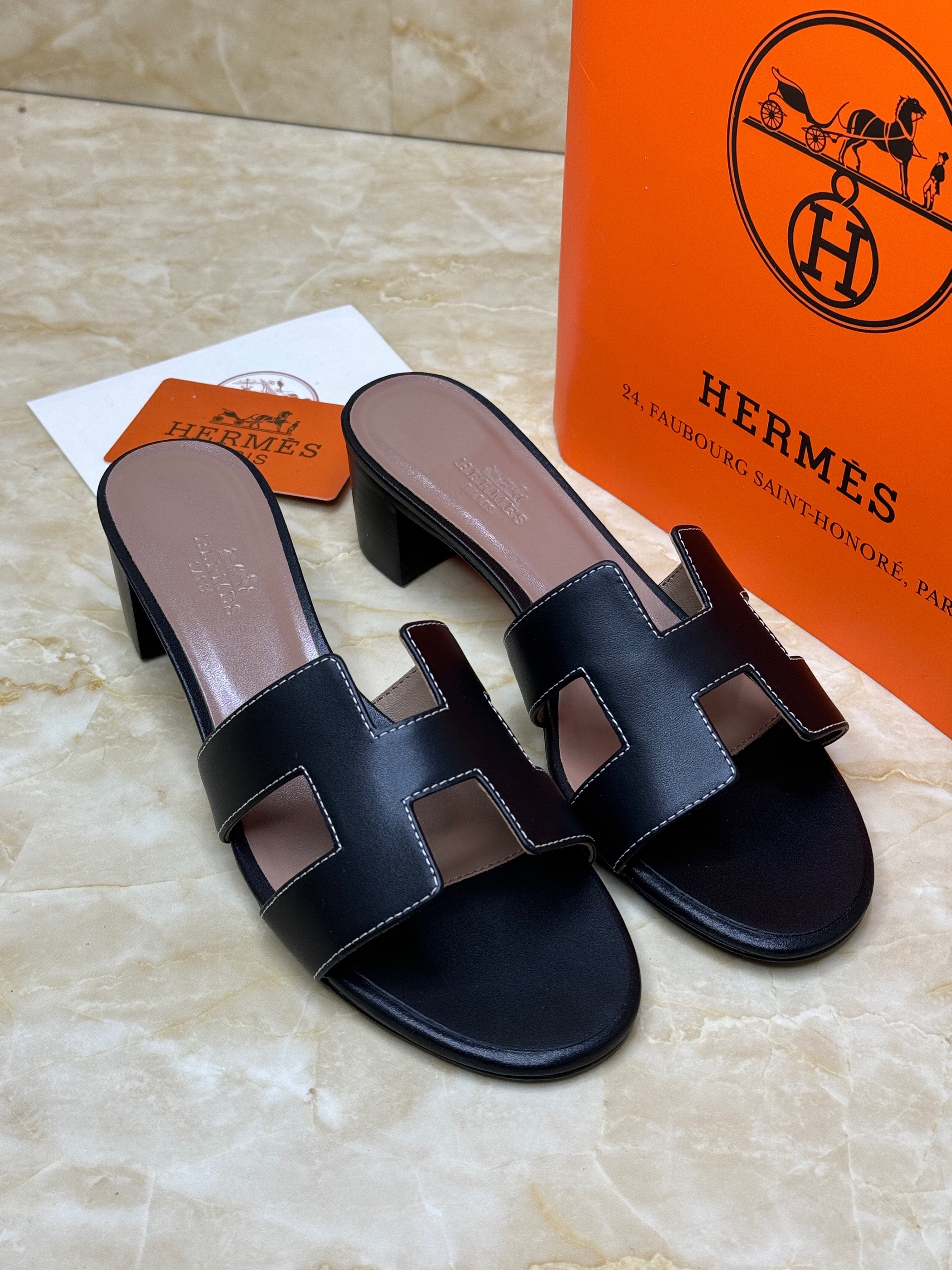 Herm?s black leather Oasis sandals with a block heel. image 1