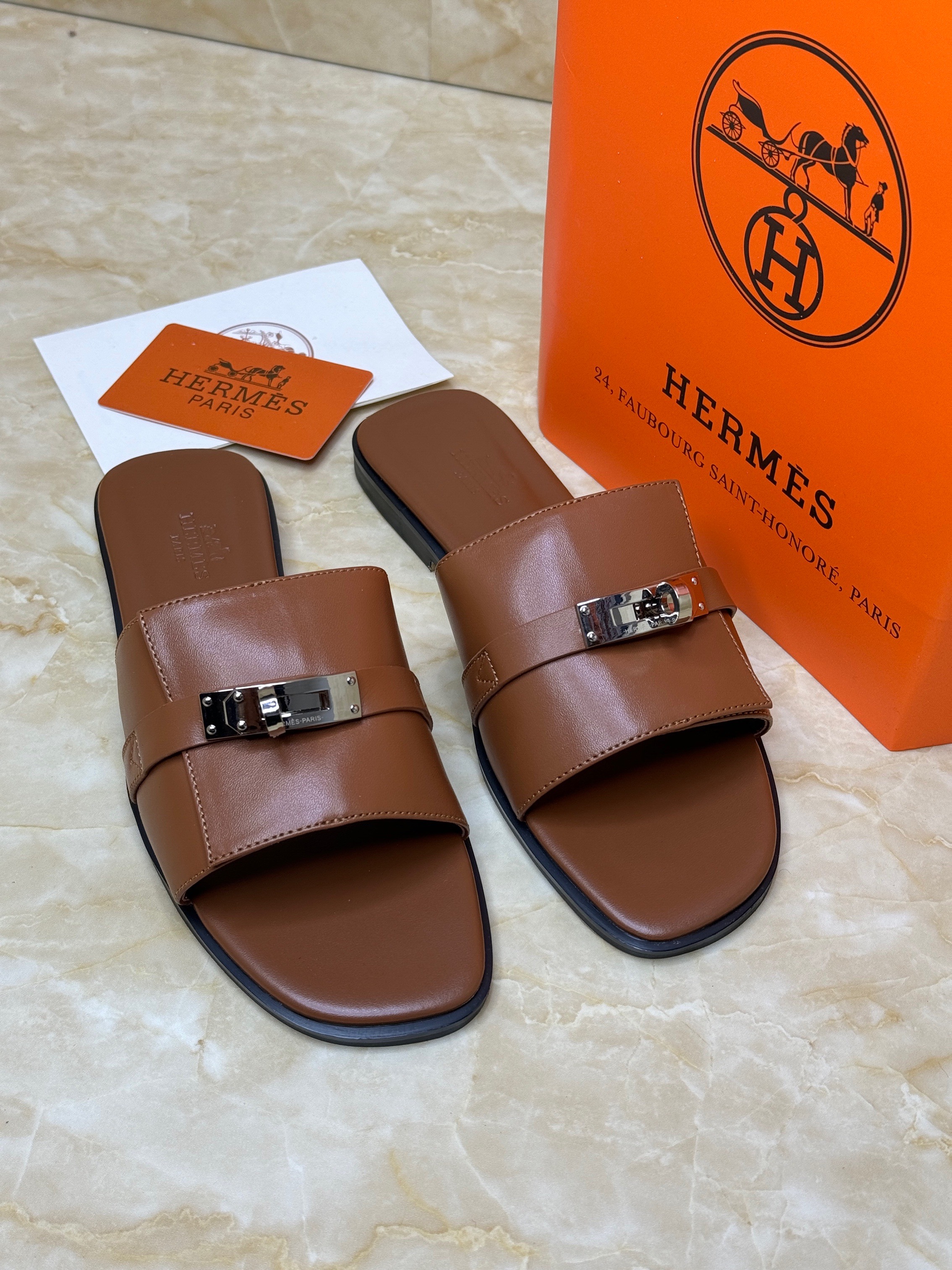 Herm?s Giulia sandals in naturel calfskin leather with palladium-plated Kelly buckles. image 1