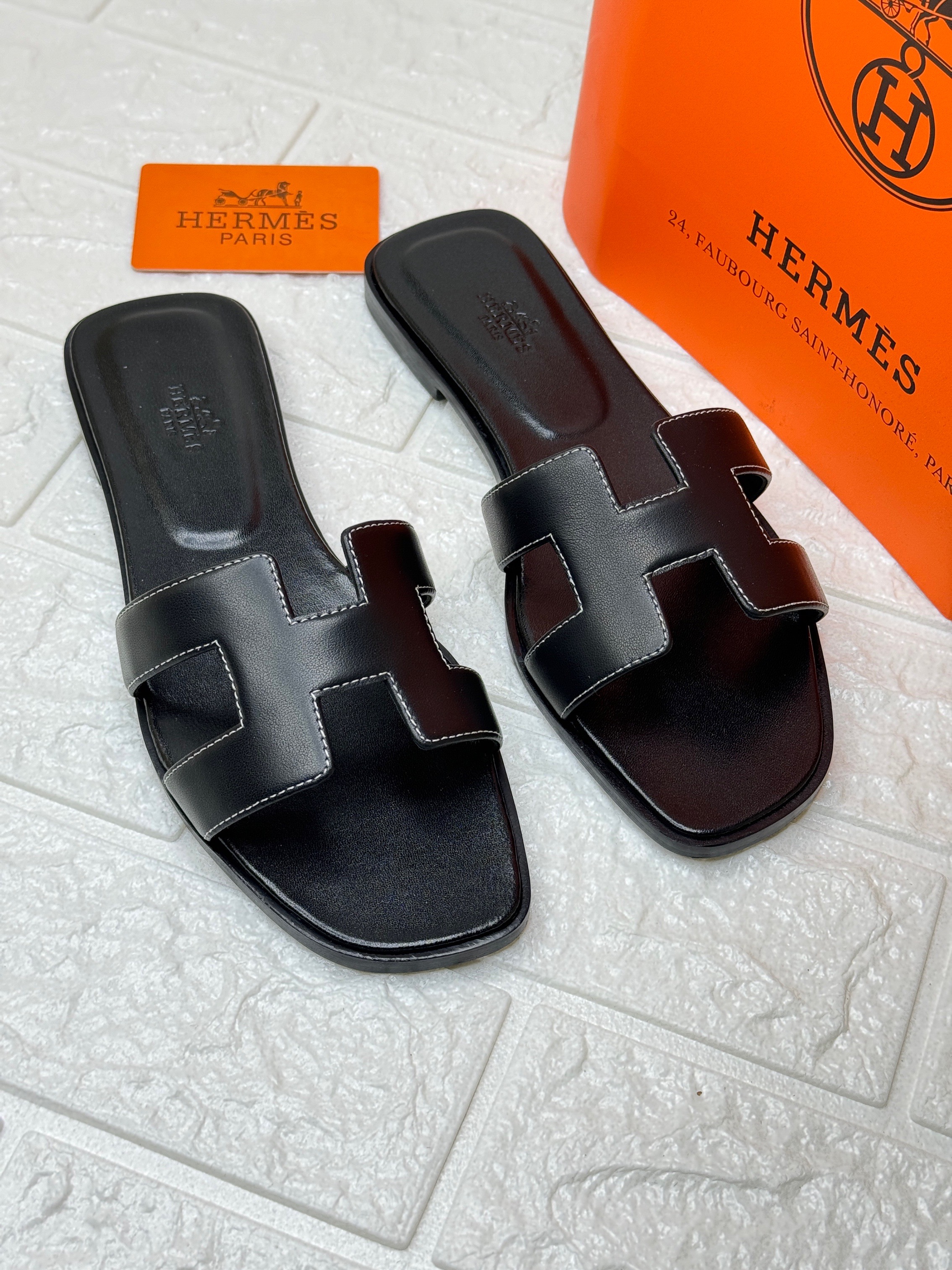 Herm?s Oran sandals in black box calfskin leather with the signature "H" cut-out design. image 1