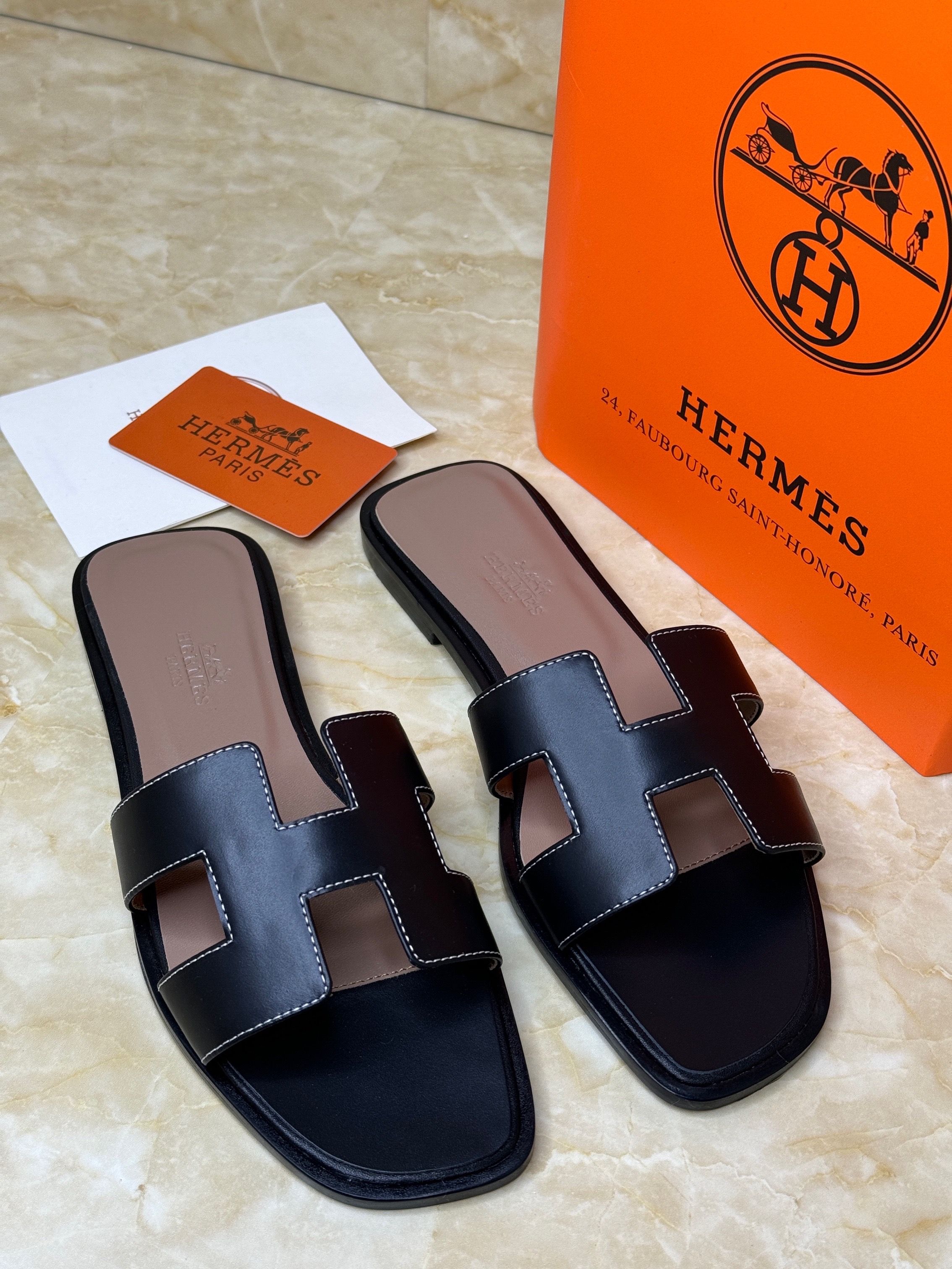 Herm?s Oran sandals in calfskin leather. image 1