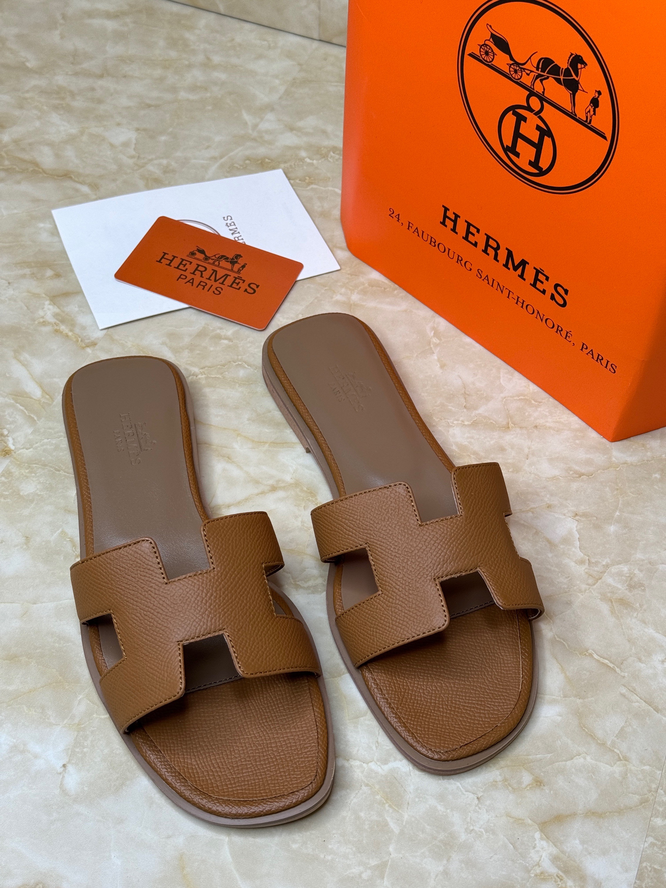 Herm?s Oran sandals in brown Epsom Heritage calfskin leather. image 1