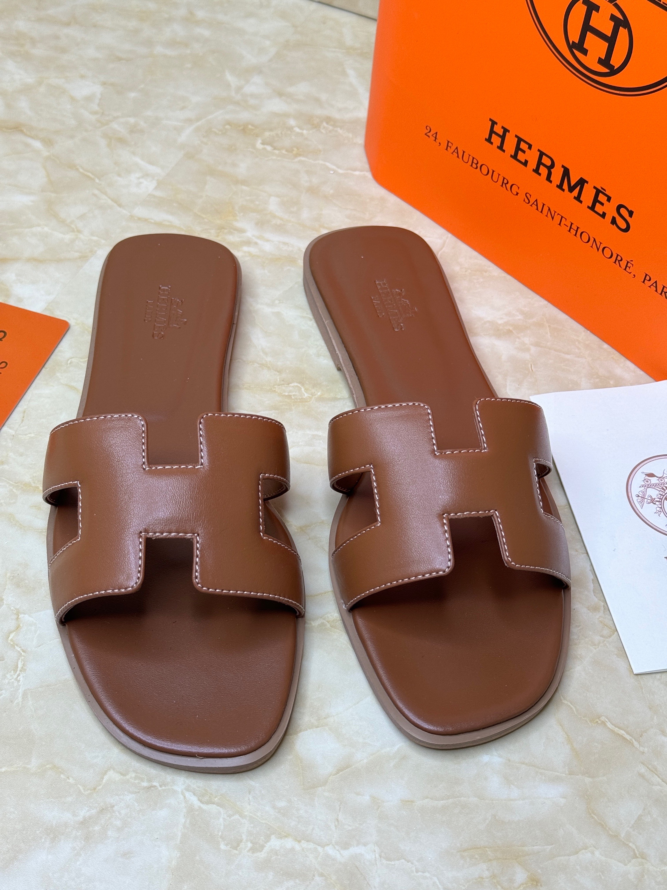Herm?s Oran sandals in brown calfskin leather. image 1