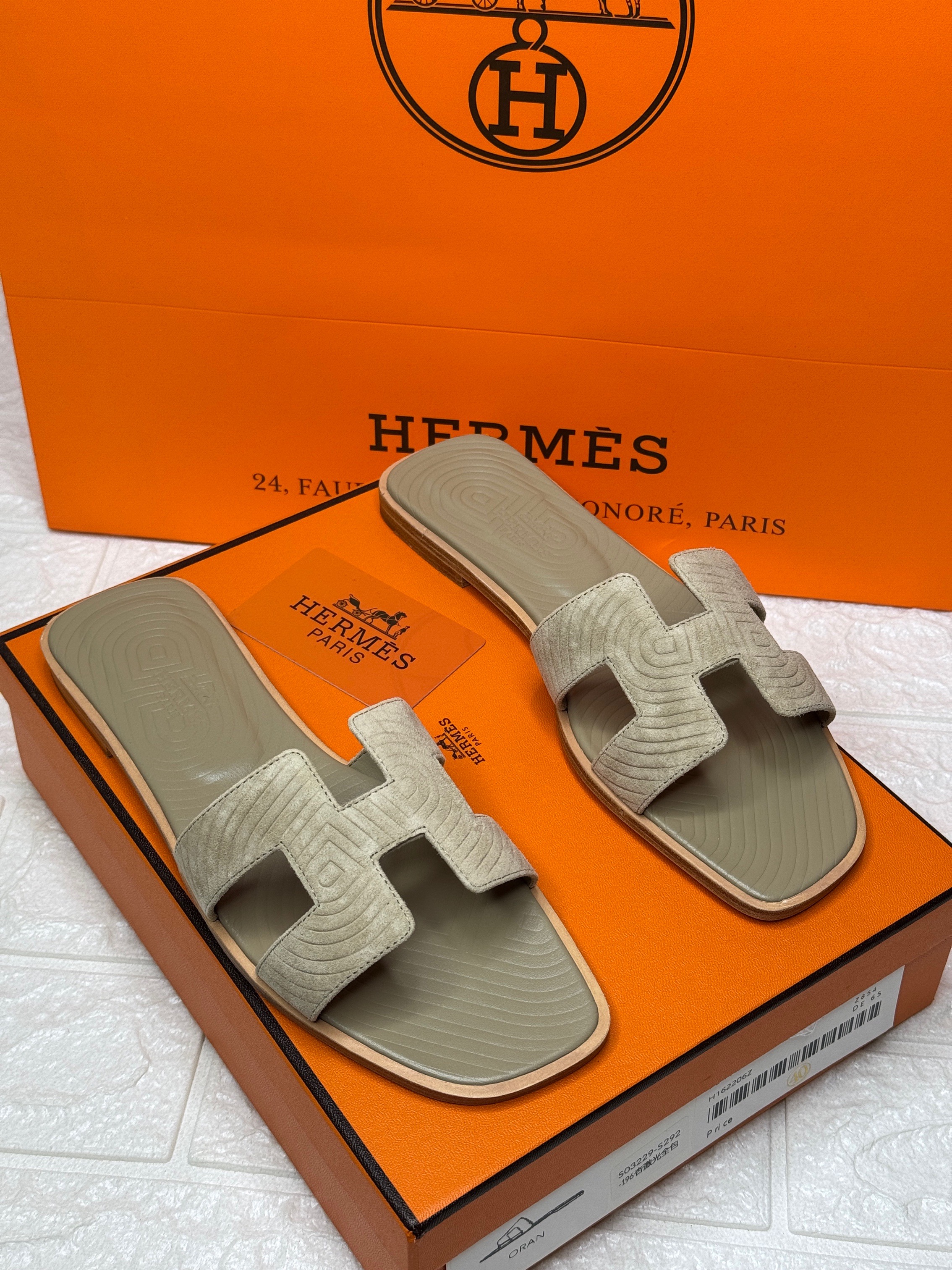 Herm?s Oran sandals in calfskin leather image 1