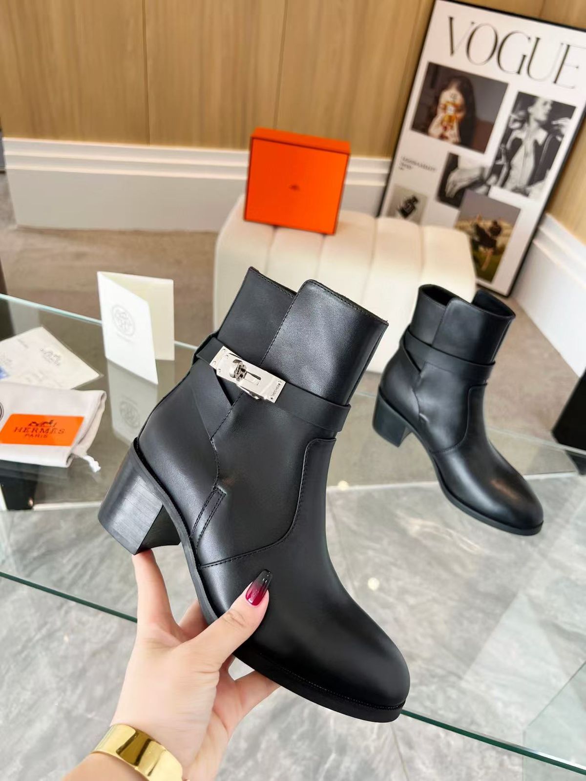 Herm?s Saint Germain ankle boots in black calfskin leather with a ruthenium-plated Kelly buckle. image 1