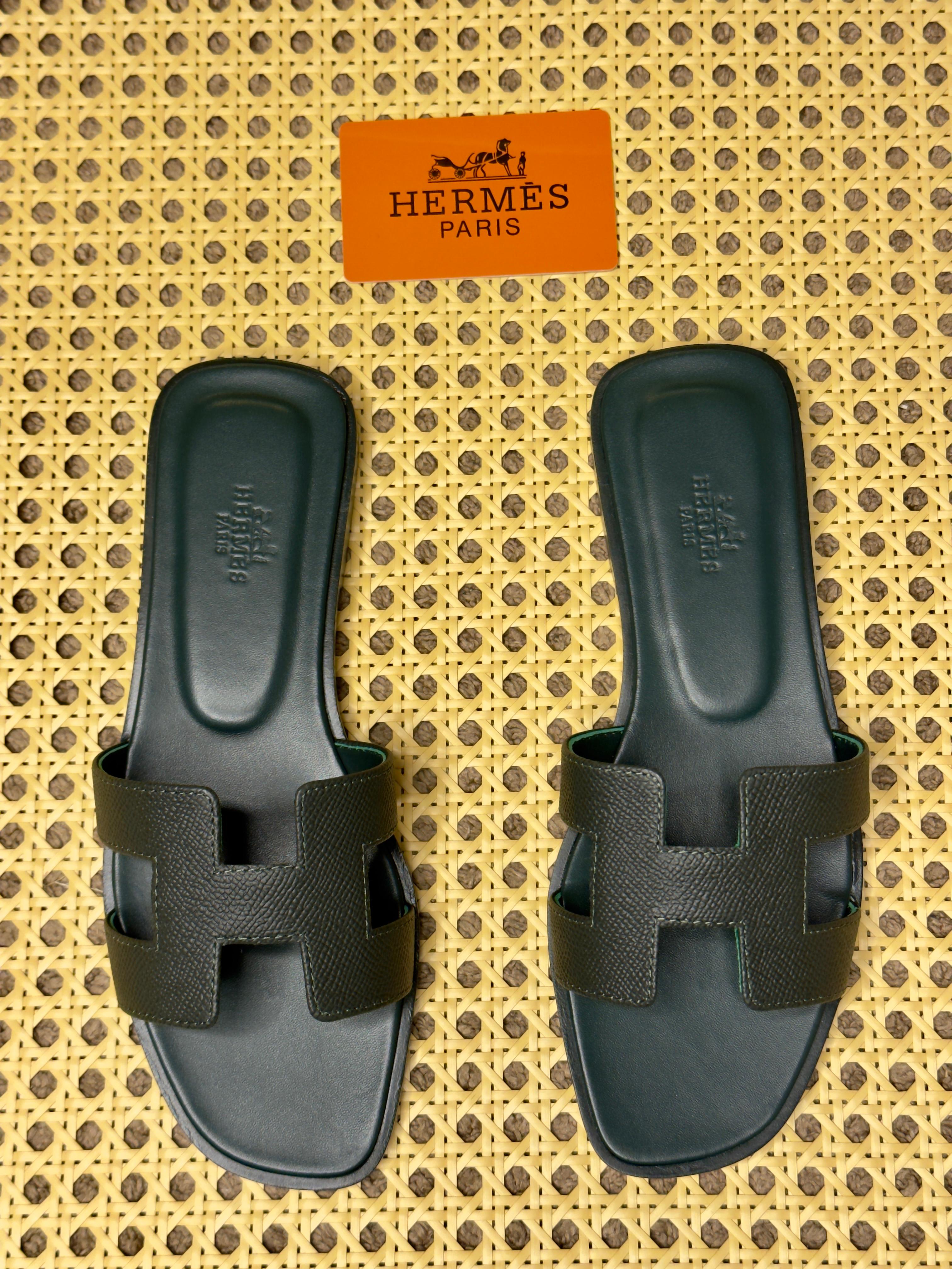 Herm?s Oran sandals in calfskin leather. image 1